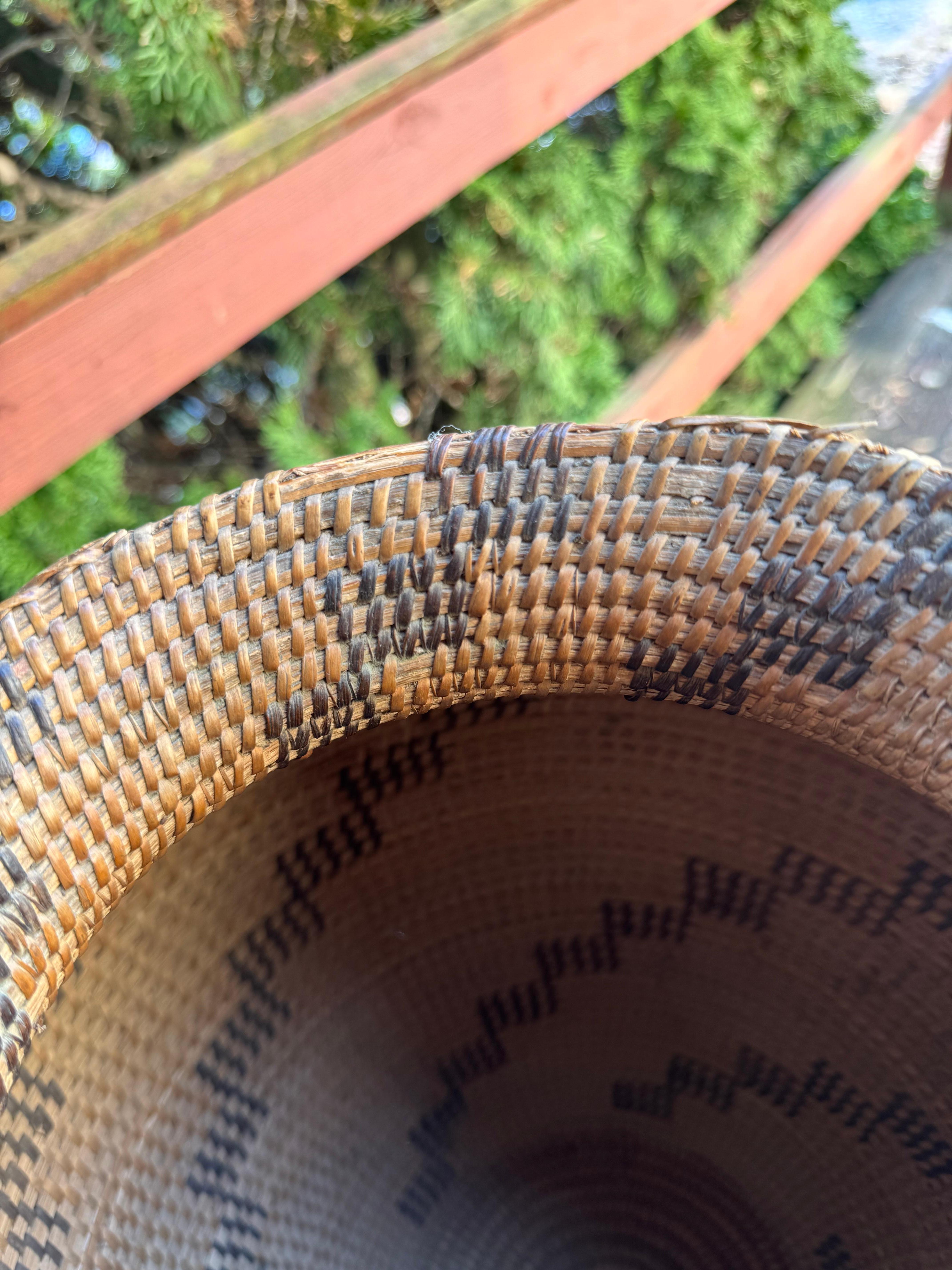Large Rattan Native American Basket - Stickley era W7416 For Sale 1