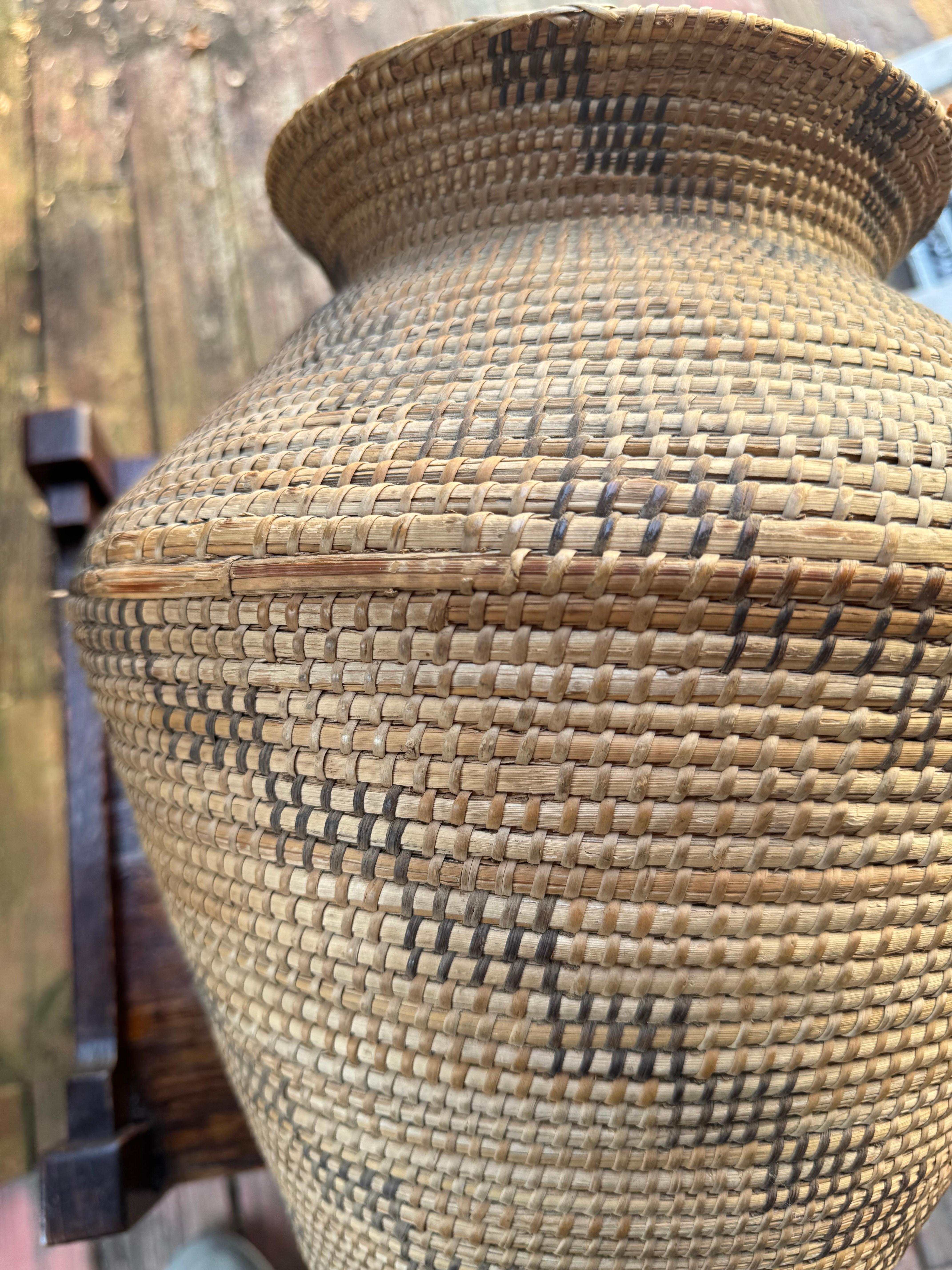 Large Rattan Native American Basket - Stickley era W7416 For Sale 3