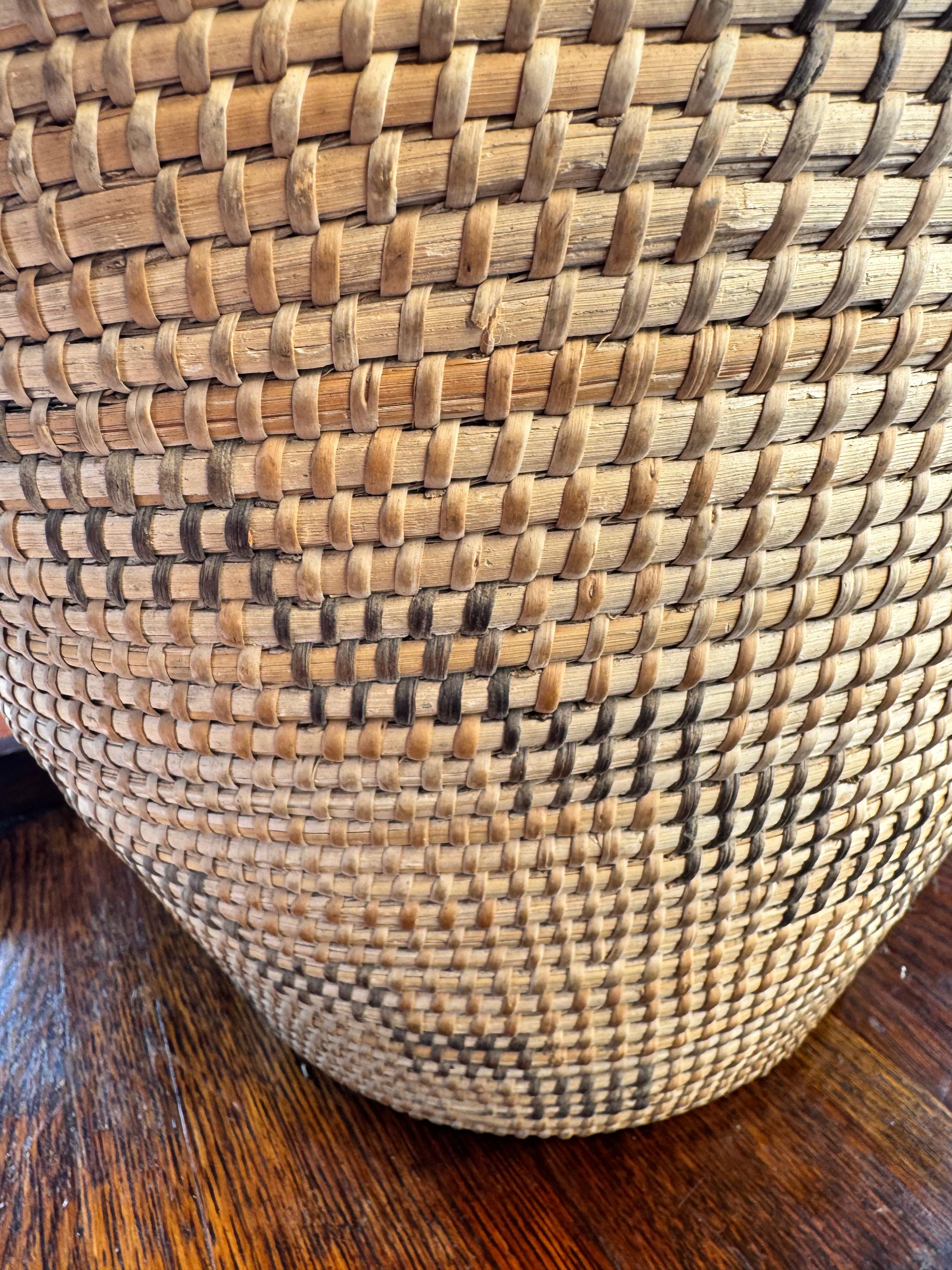 Large Rattan Native American Basket - Stickley era W7416 For Sale 4