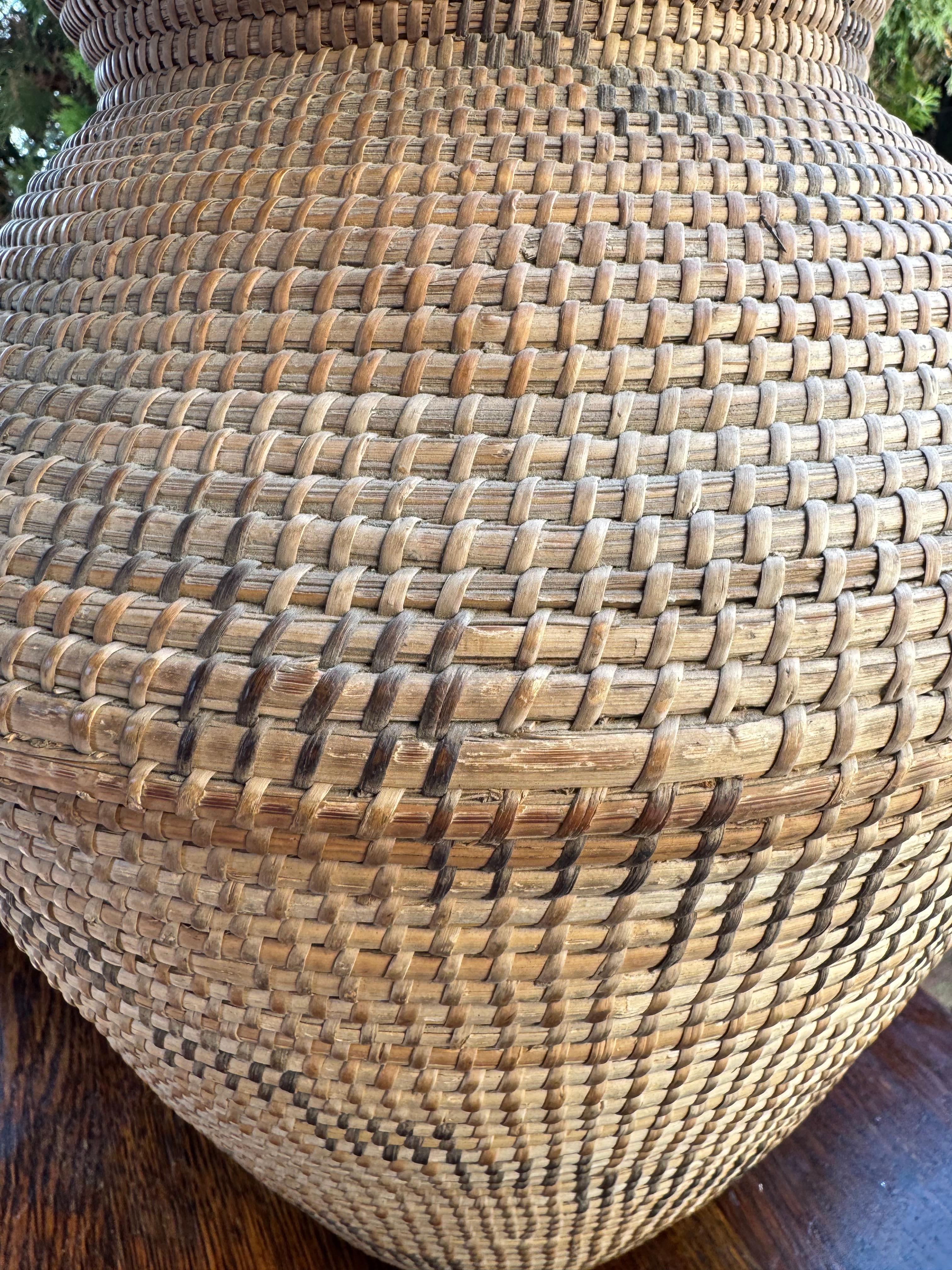 Large Rattan Native American Basket - Stickley era W7416 For Sale 5