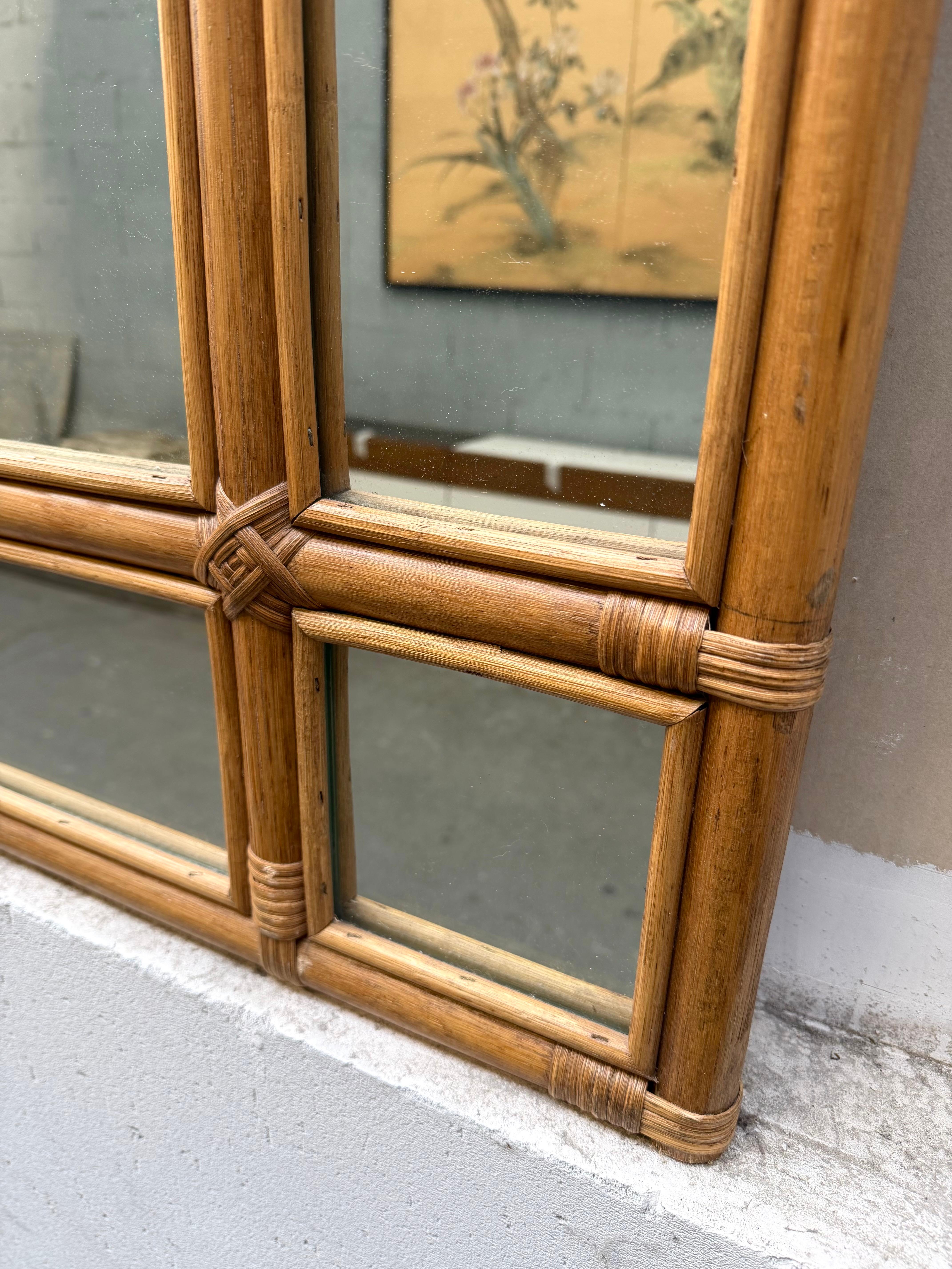 Specchio grande in rattan parcellizzato . Italia, anni '70 in vendita 3