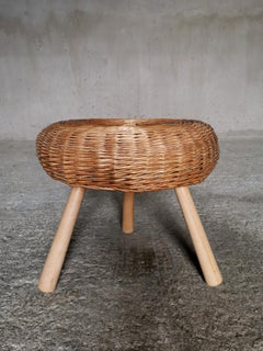 Grande sgabello a treppiede in rattan in stile Tony Paul Svezia anni '50. CONDIZIONE MINT