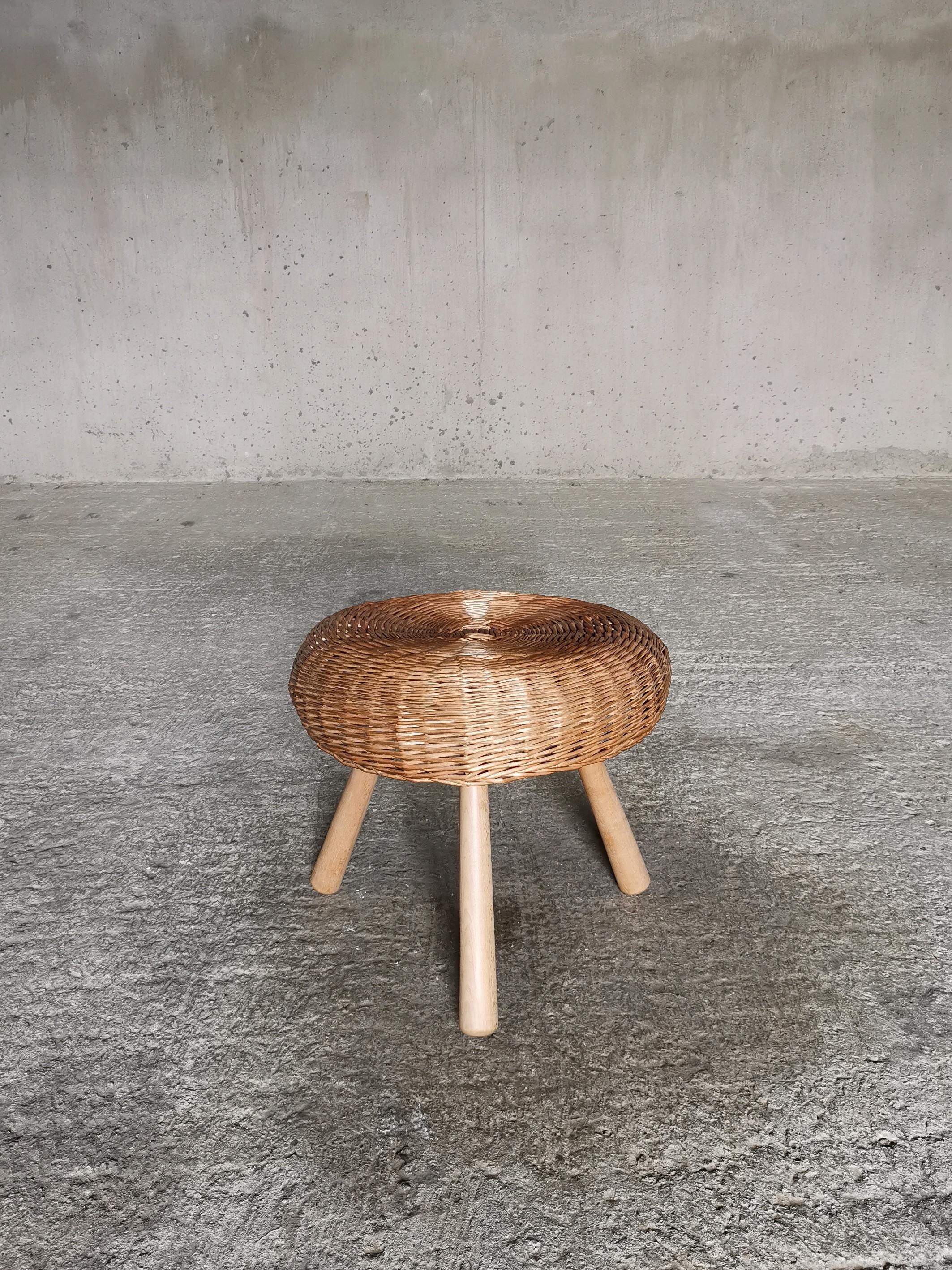 Large rattan tripod stool in the style of Tony Paul Sweden 1950s. MINT CONDITION In Good Condition For Sale In Ystad, SE
