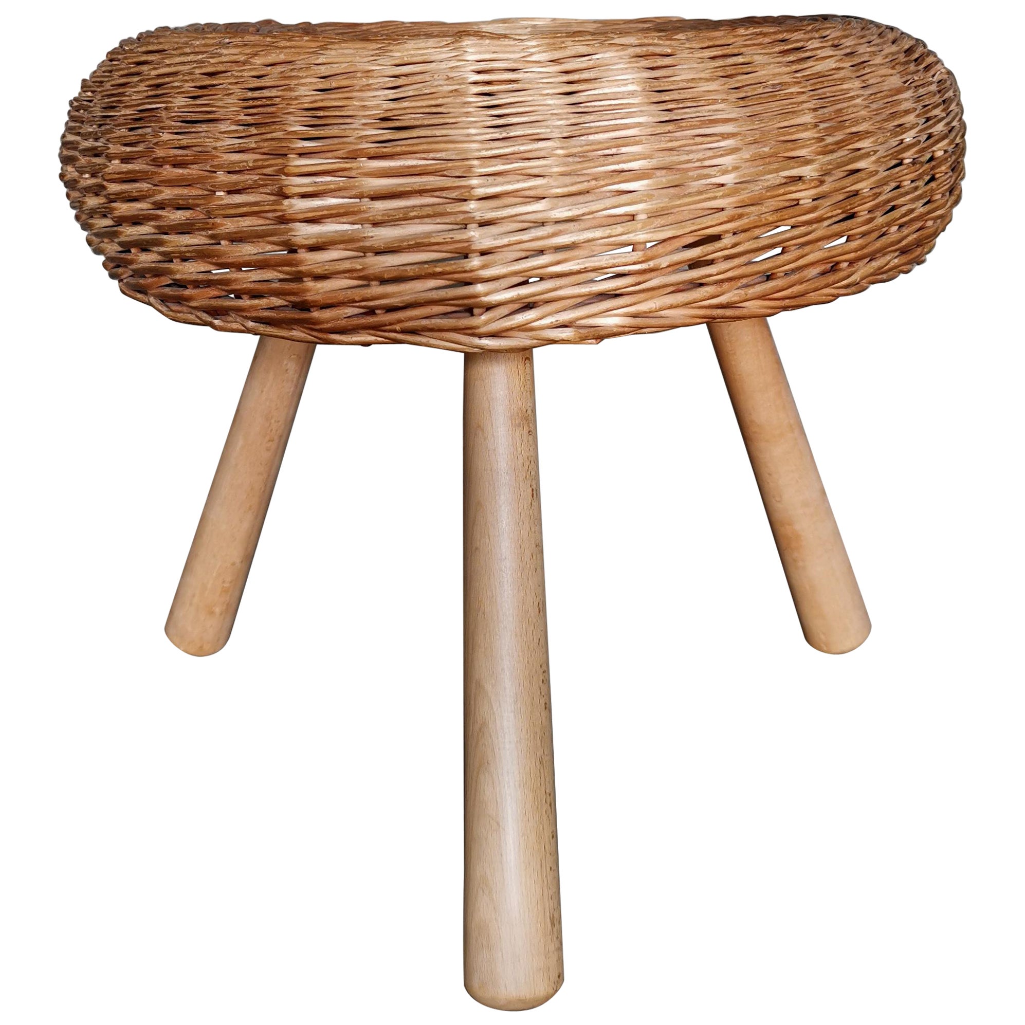 Großer Rattan-Dreibein-Hocker im Stil von Tony Paul Sweden, 1950er Jahre. MINT-ZUSTAND im Angebot