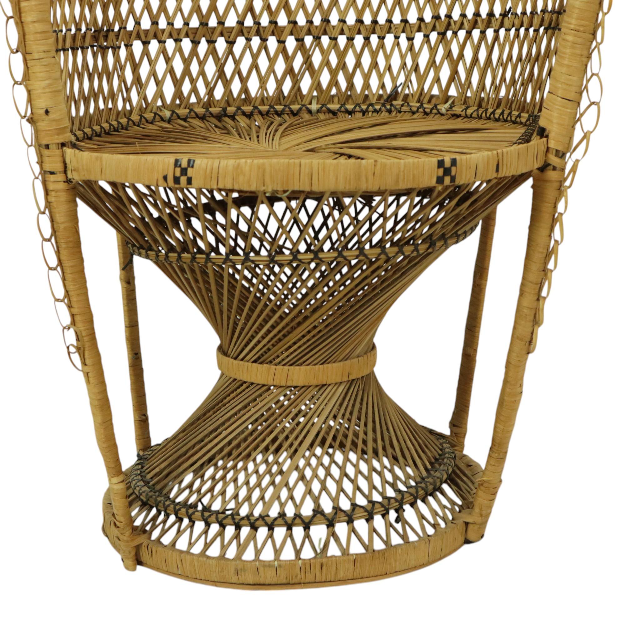 Metà XX secolo Sedia pavone grande in vimini Rattan Trono Emanuelle Boho 131cm in vendita