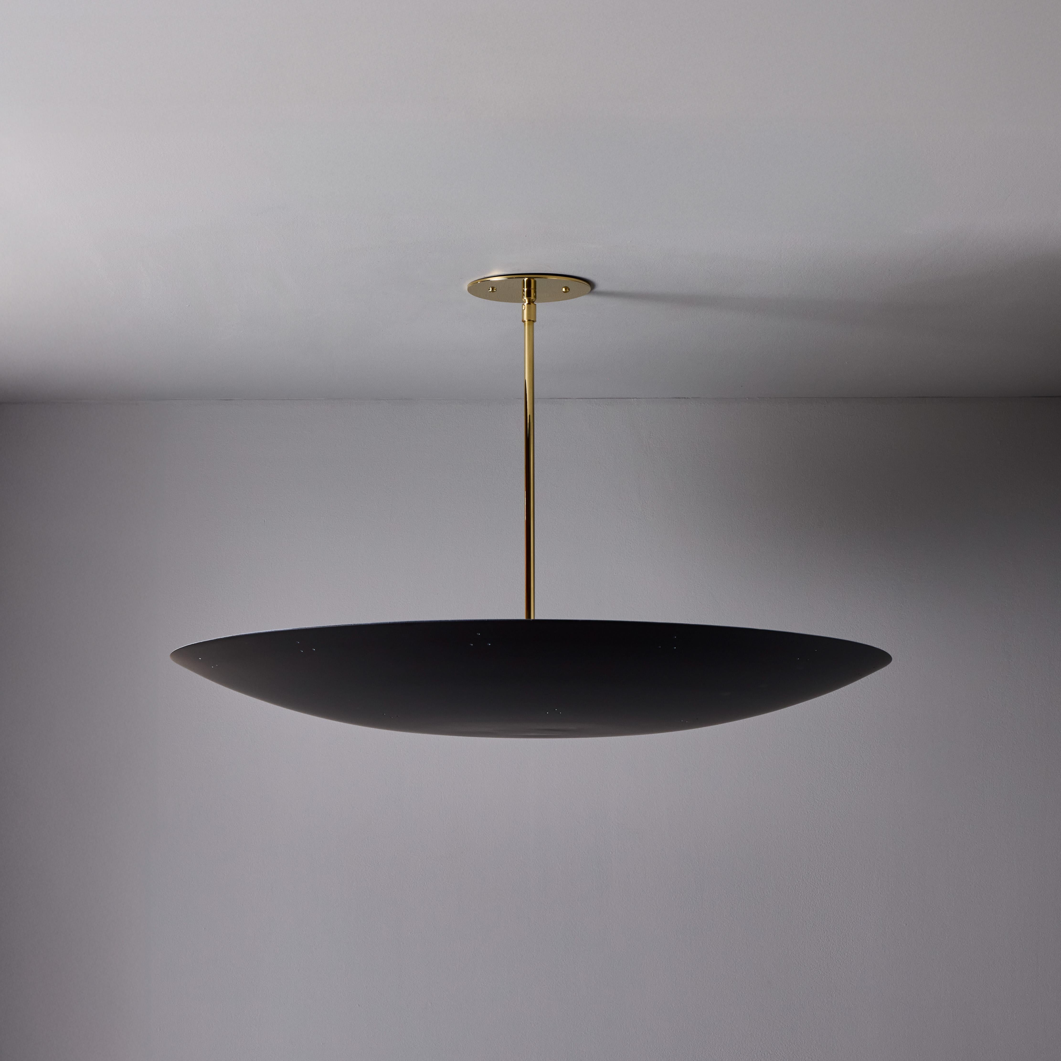 Mid-Century moderno Grande lampadario a cupola in metallo traforato Raul Reyes 'Rey 26' in nero in vendita
