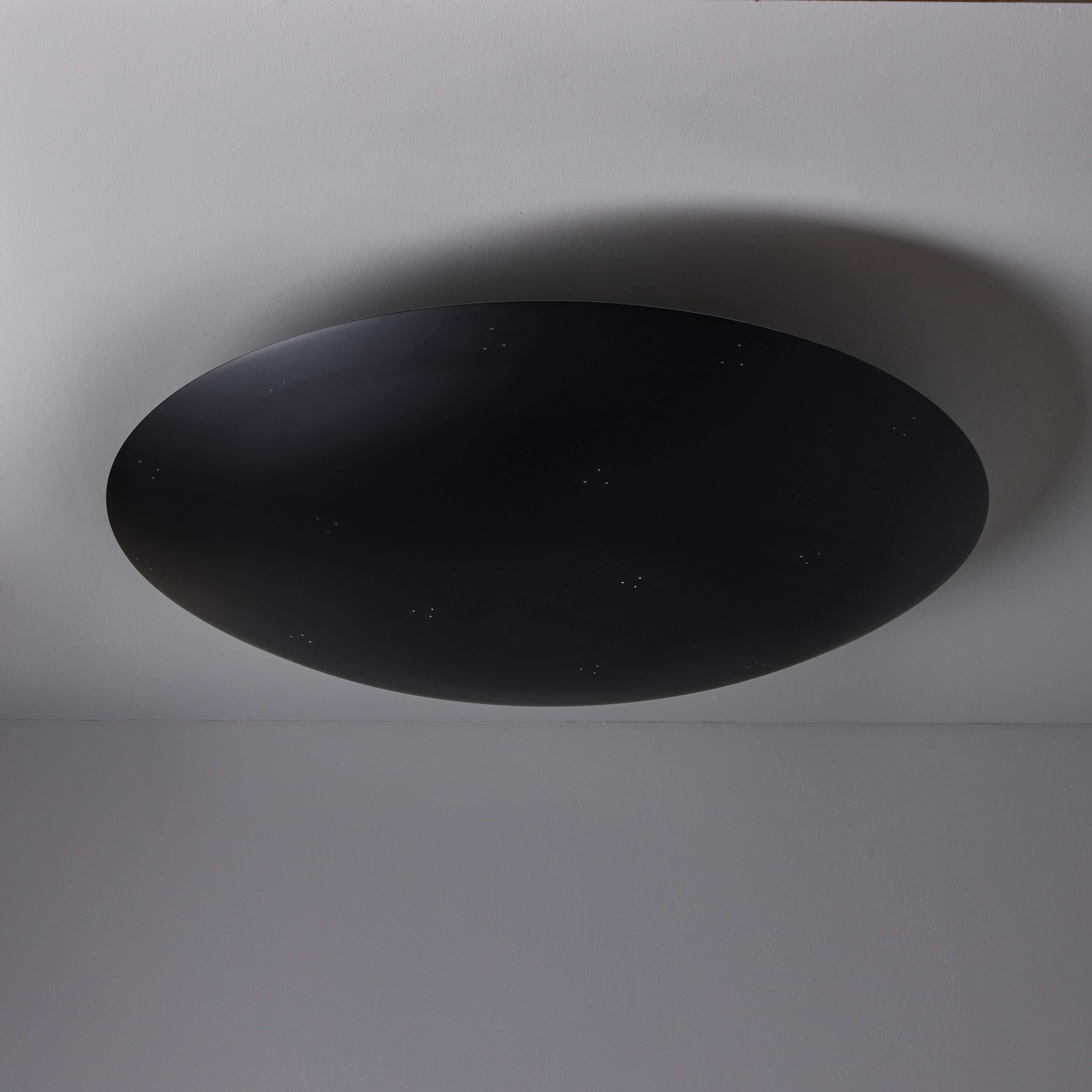 XXIe siècle et contemporain Grand plafonnier Raul Reyes 'Rey 30' à dôme perforé en noir en vente