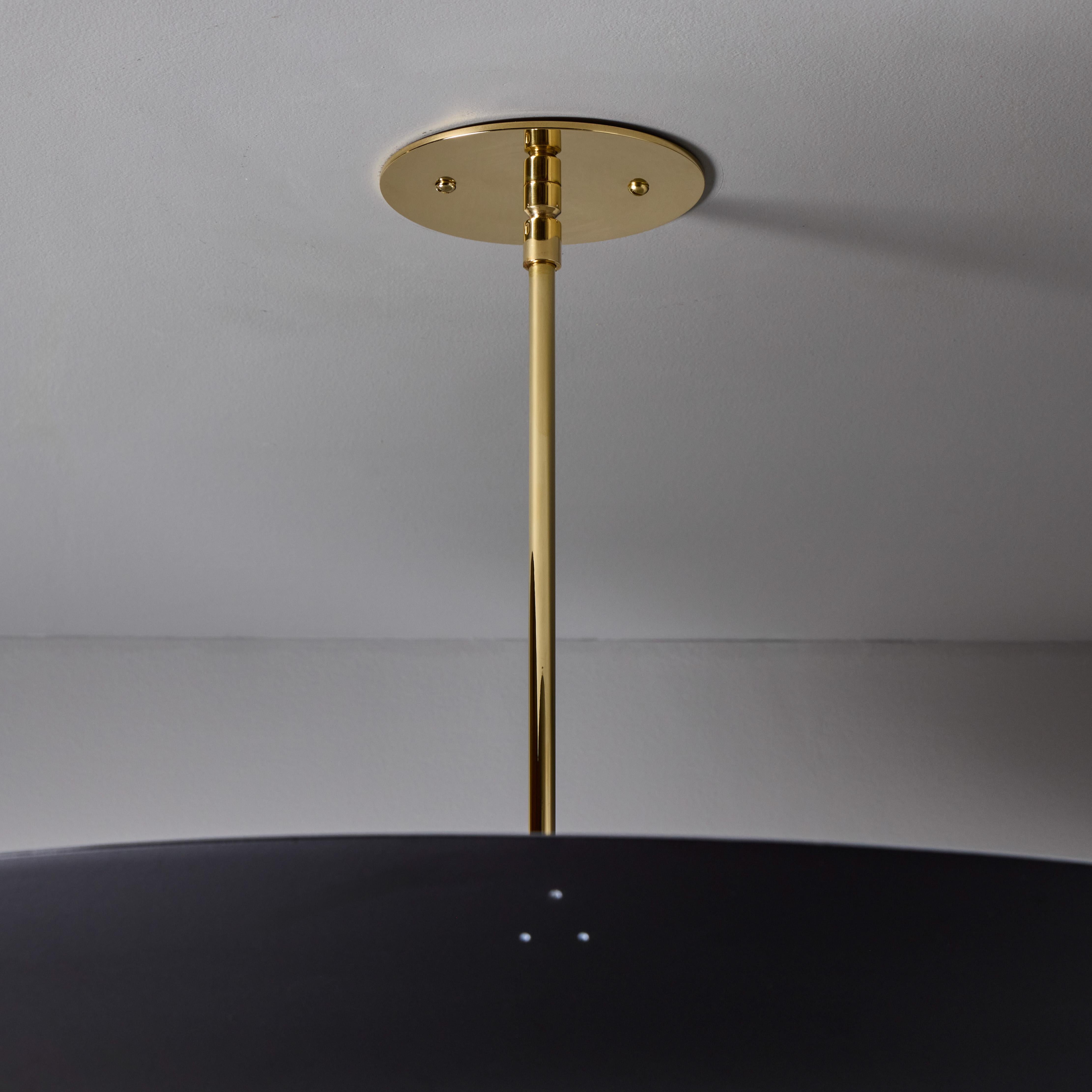 Ottone Grande lampadario a cupola traforata Raul Reyes 'Rey 30' in nero in vendita