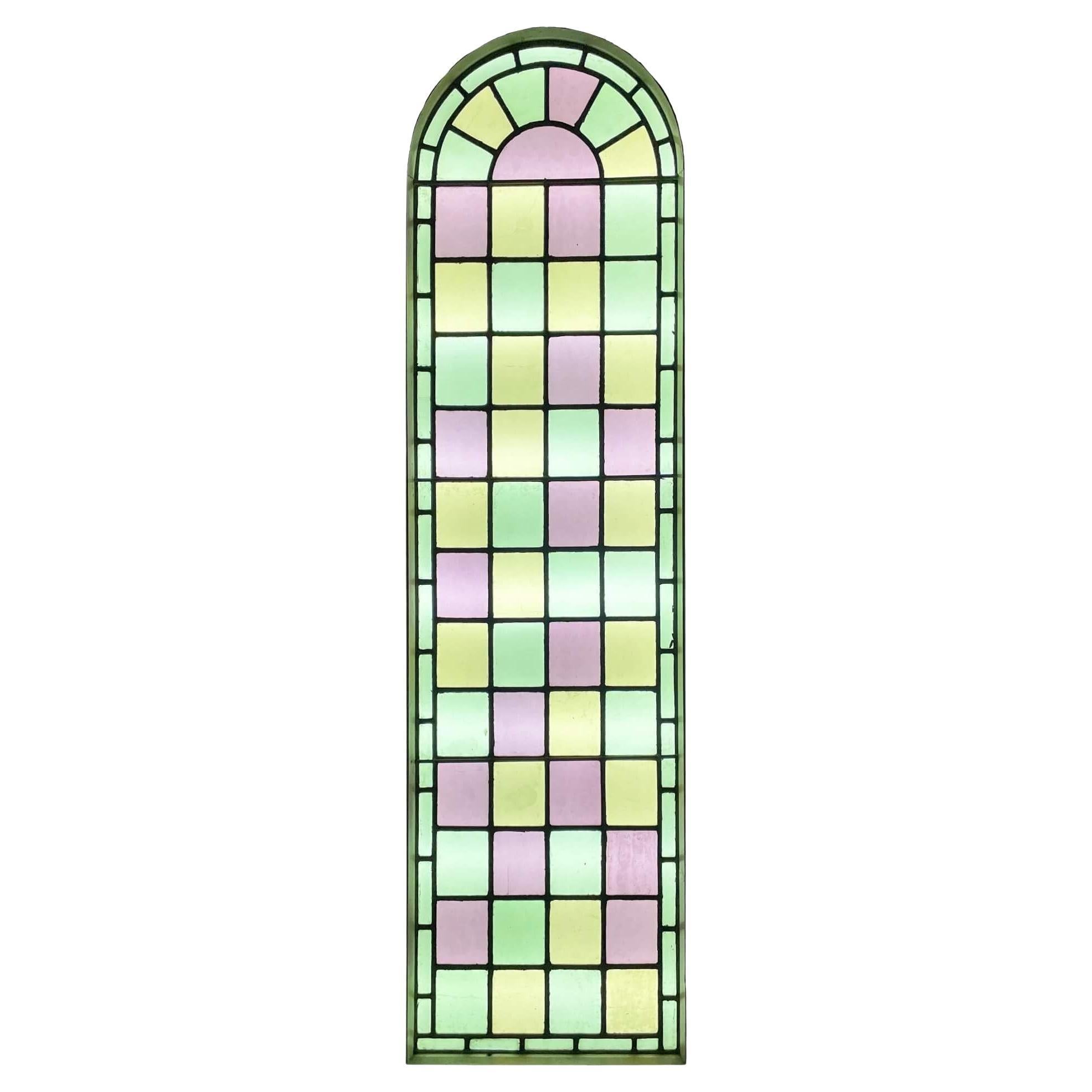 Großes Chapel-Fenster aus aufgearbeitetem Buntglas im Angebot