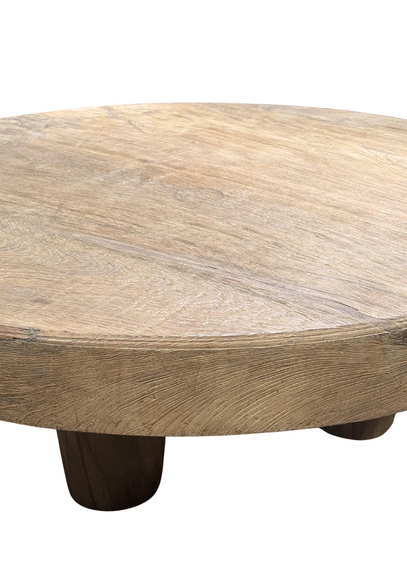 XXIe siècle et contemporain Grande table en bois de teck recyclé, finition Nature, moderne et organique en vente