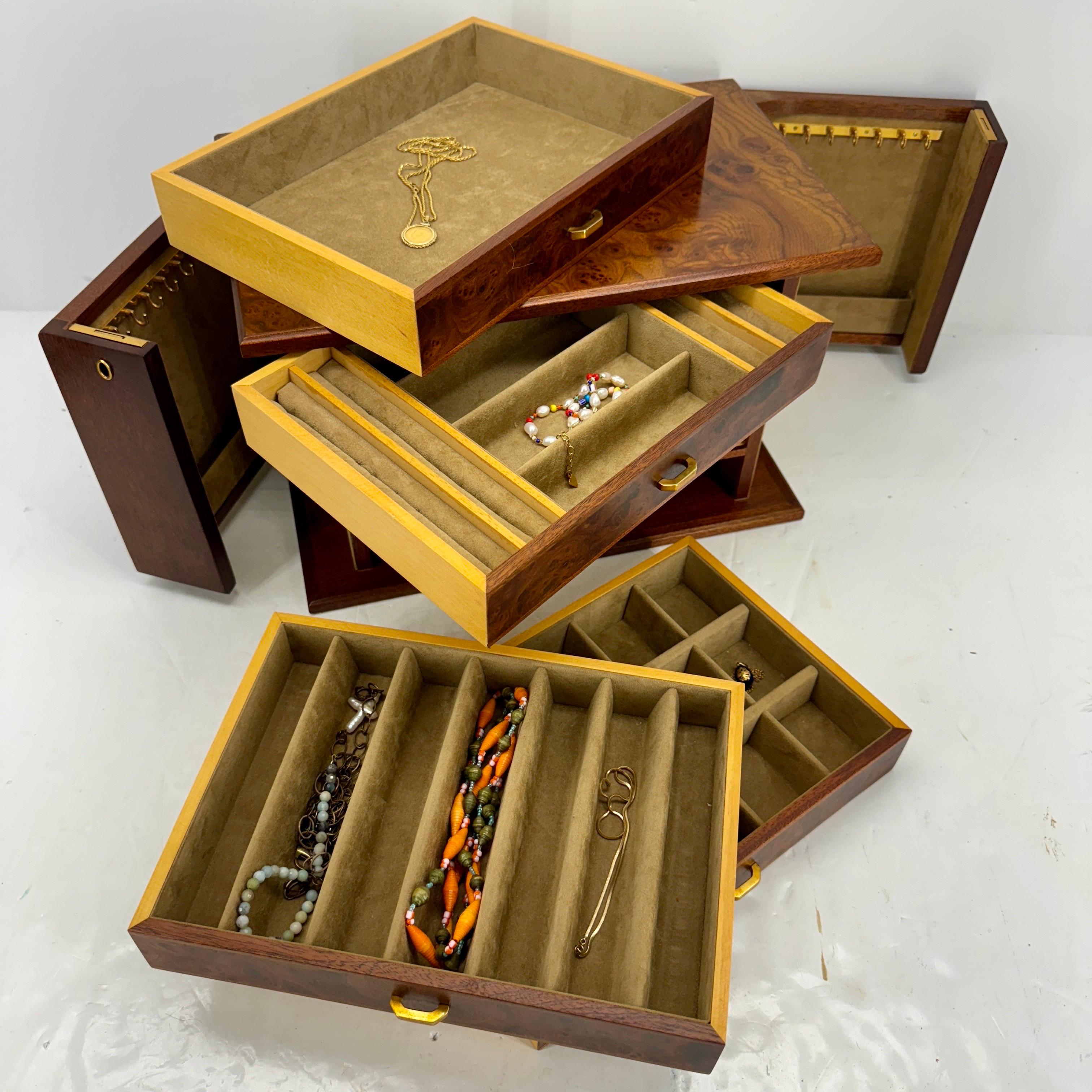 Mid-Century Modern Grande boîte à bijoux italienne rectangulaire en ronce de bois avec 4 tiroirs en vente