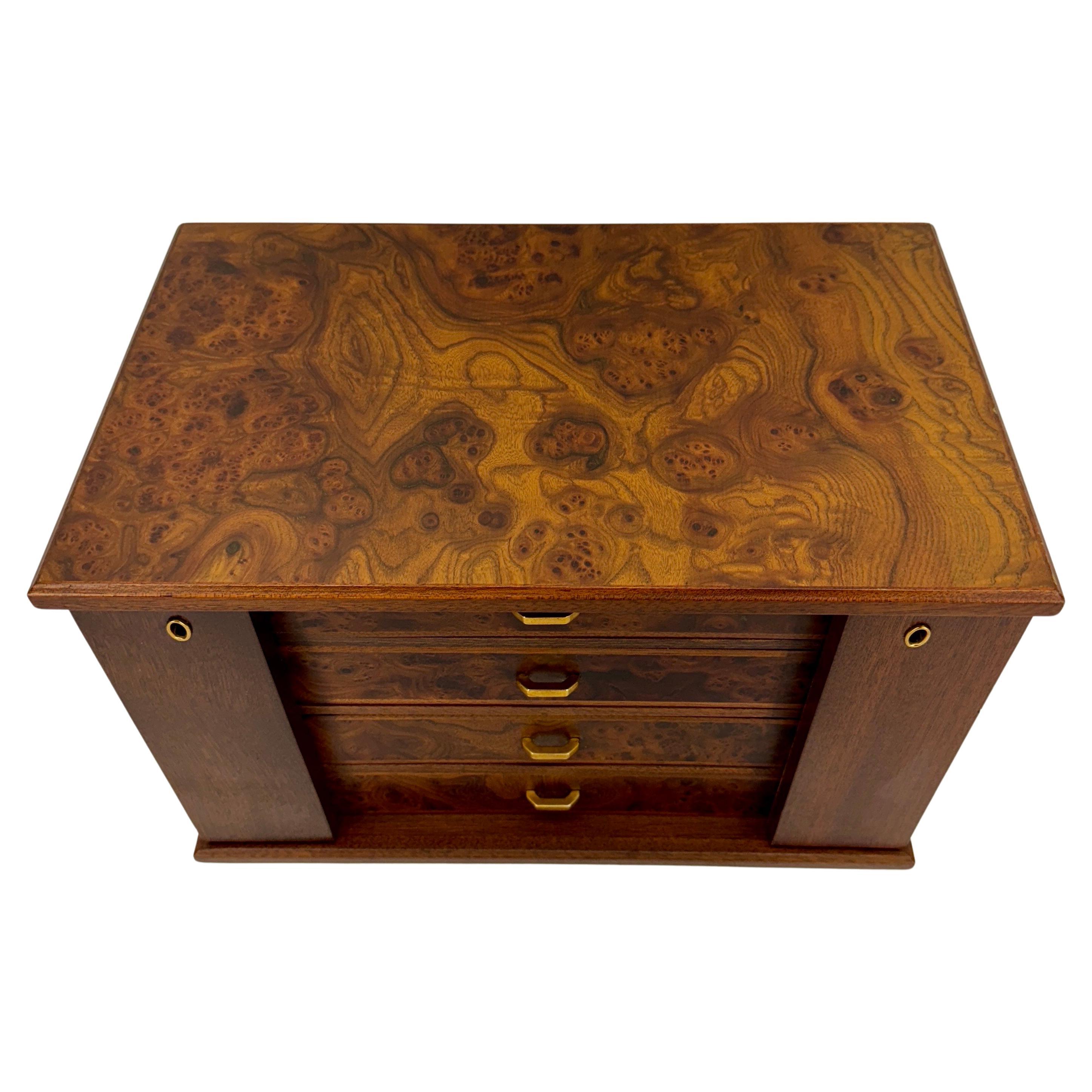 Grande boîte à bijoux italienne rectangulaire en ronce de bois avec 4 tiroirs en vente 1