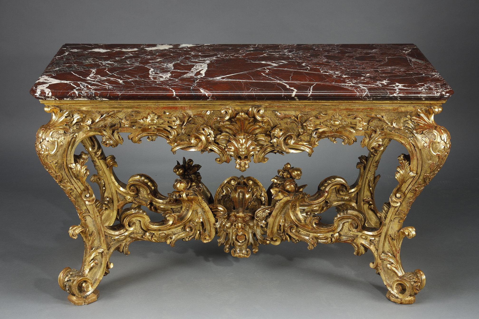 Gran consola rectangular de madera ricamente tallada y dorada, siglo XVIII Italiano en venta