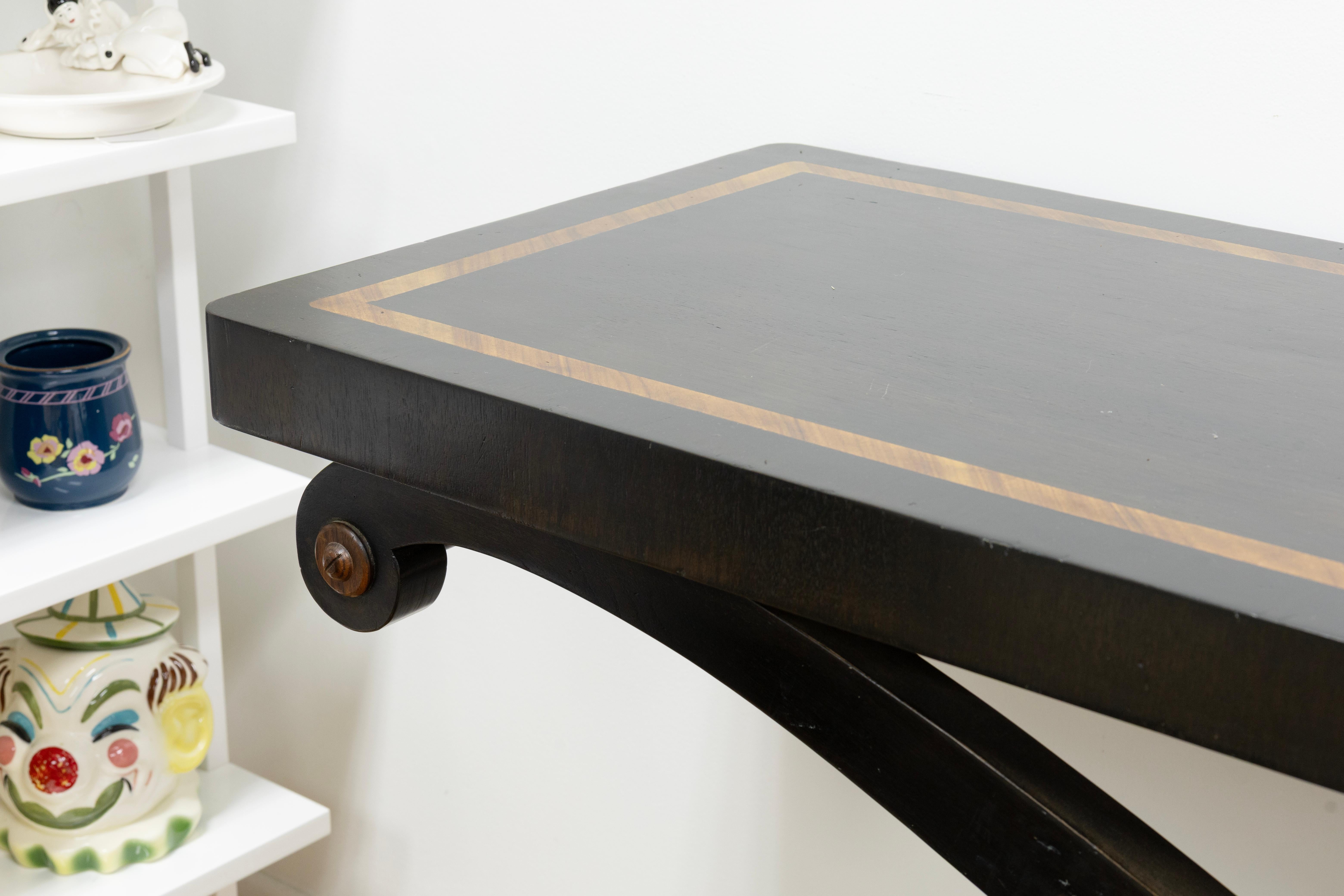 Consola Rectangular Grande De Madera Curvada Con Patas En Cruz en Bueno estado para la venta en Keego Harbor, MI
