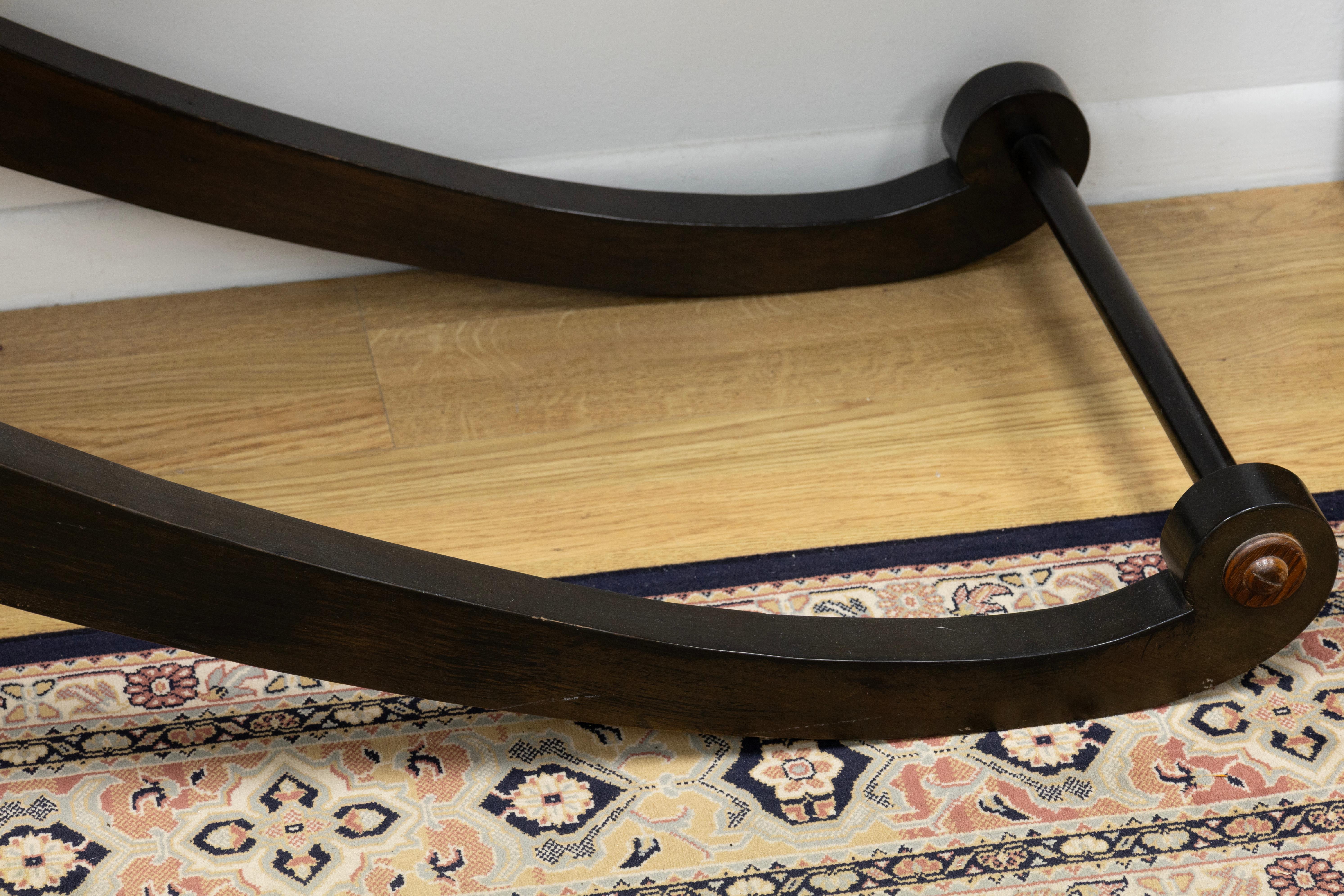 Consola Rectangular Grande De Madera Curvada Con Patas En Cruz en venta 1