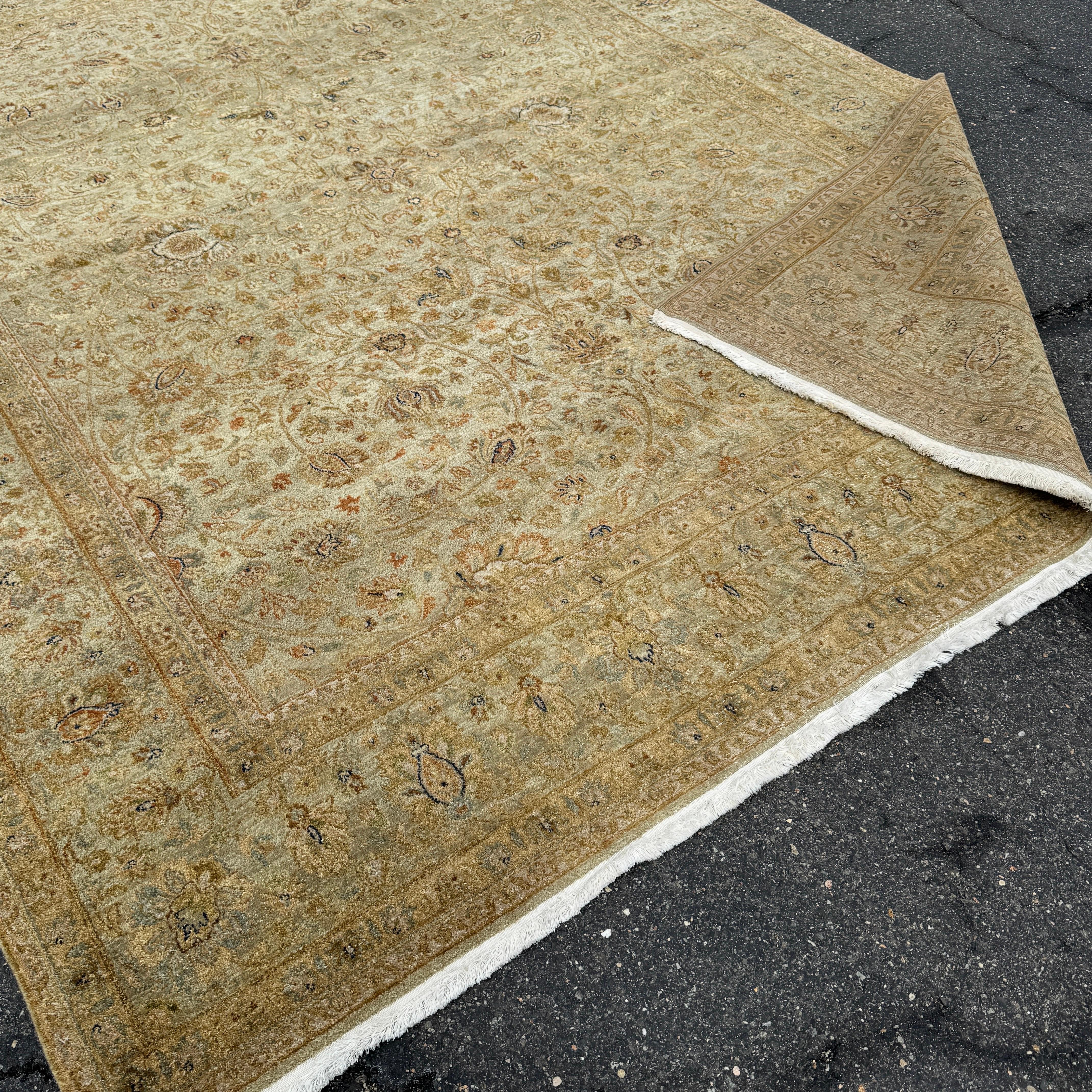 Gran Alfombra Rectangular Persa Tabriz de Lana 7'10 por 9'10 Pies en venta 6
