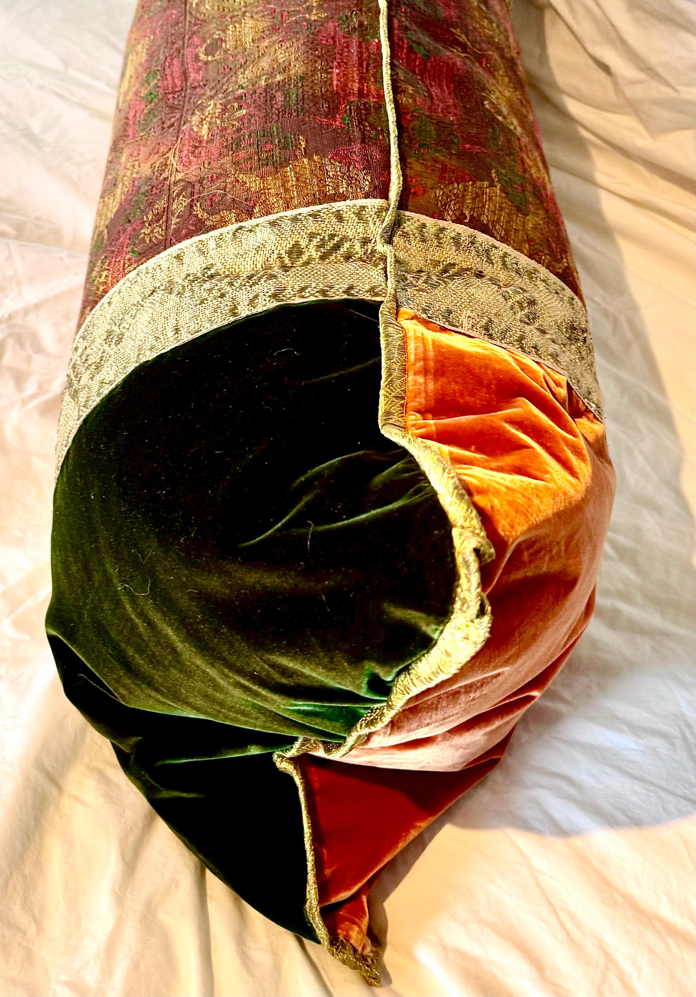 Chinoiserie Large rectangular pillow of antique silk velvet and an antique Chinese textile For Sale
