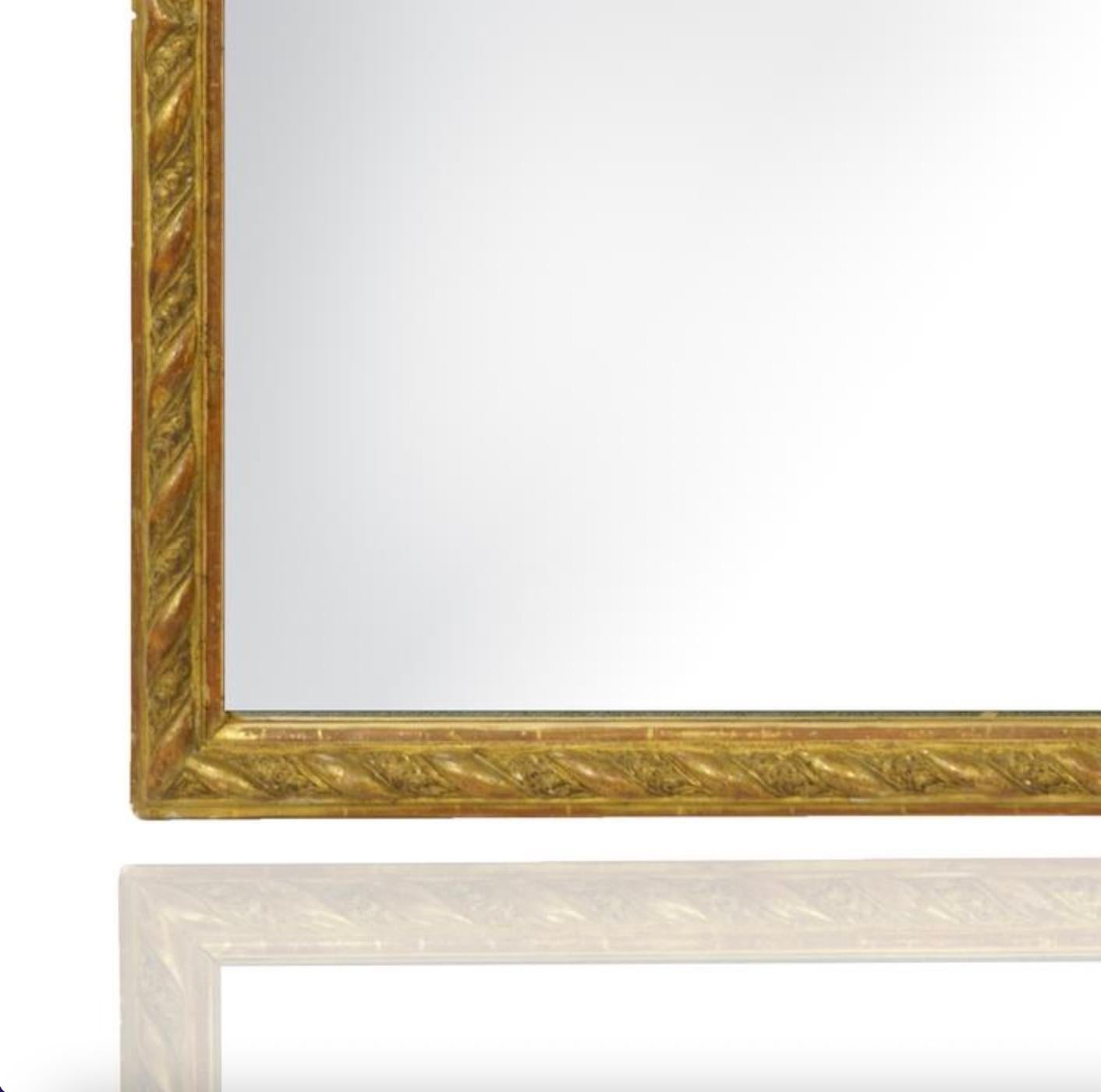 Louis XV Grand miroir mural de forme rectangulaire avec cadre en bois doré continental en vente