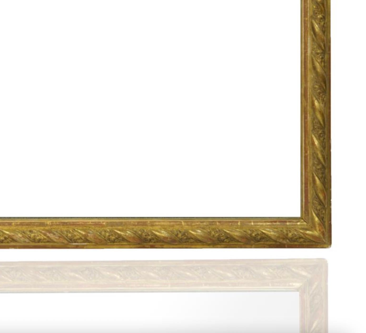 italien Grand miroir mural de forme rectangulaire avec cadre en bois doré continental en vente