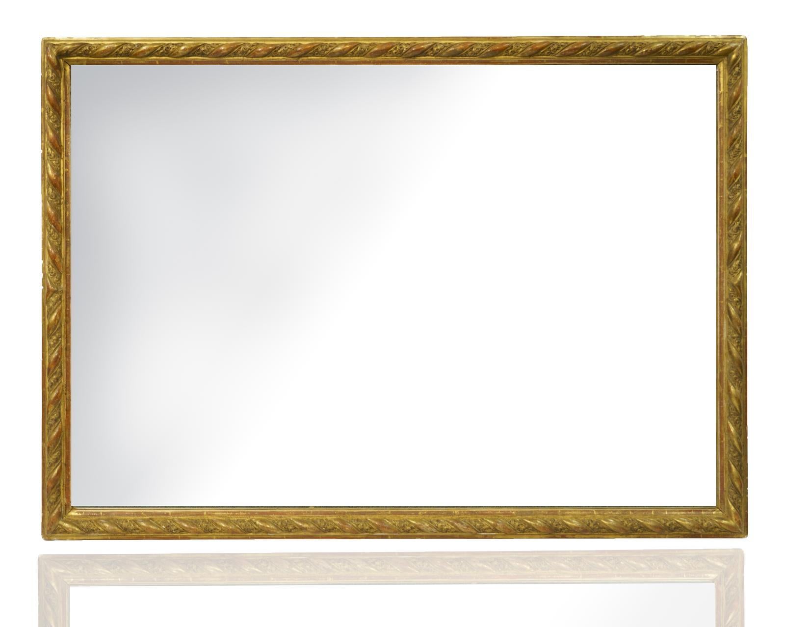 20ième siècle Grand miroir mural de forme rectangulaire avec cadre en bois doré continental en vente