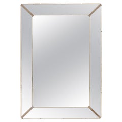 Espejo de pared grande de forma rectangular con marco de espejo "mide poco menos de 5 pulgadas