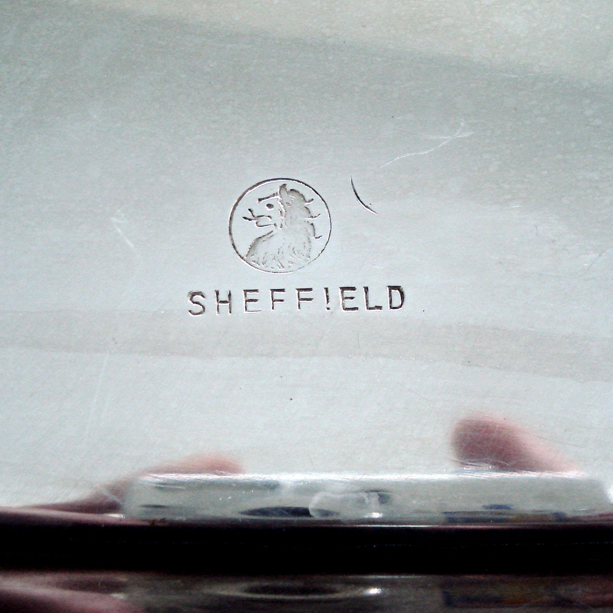 Großes rechteckiges Sheffield Serviertablett mit Griffen (Metall) im Angebot