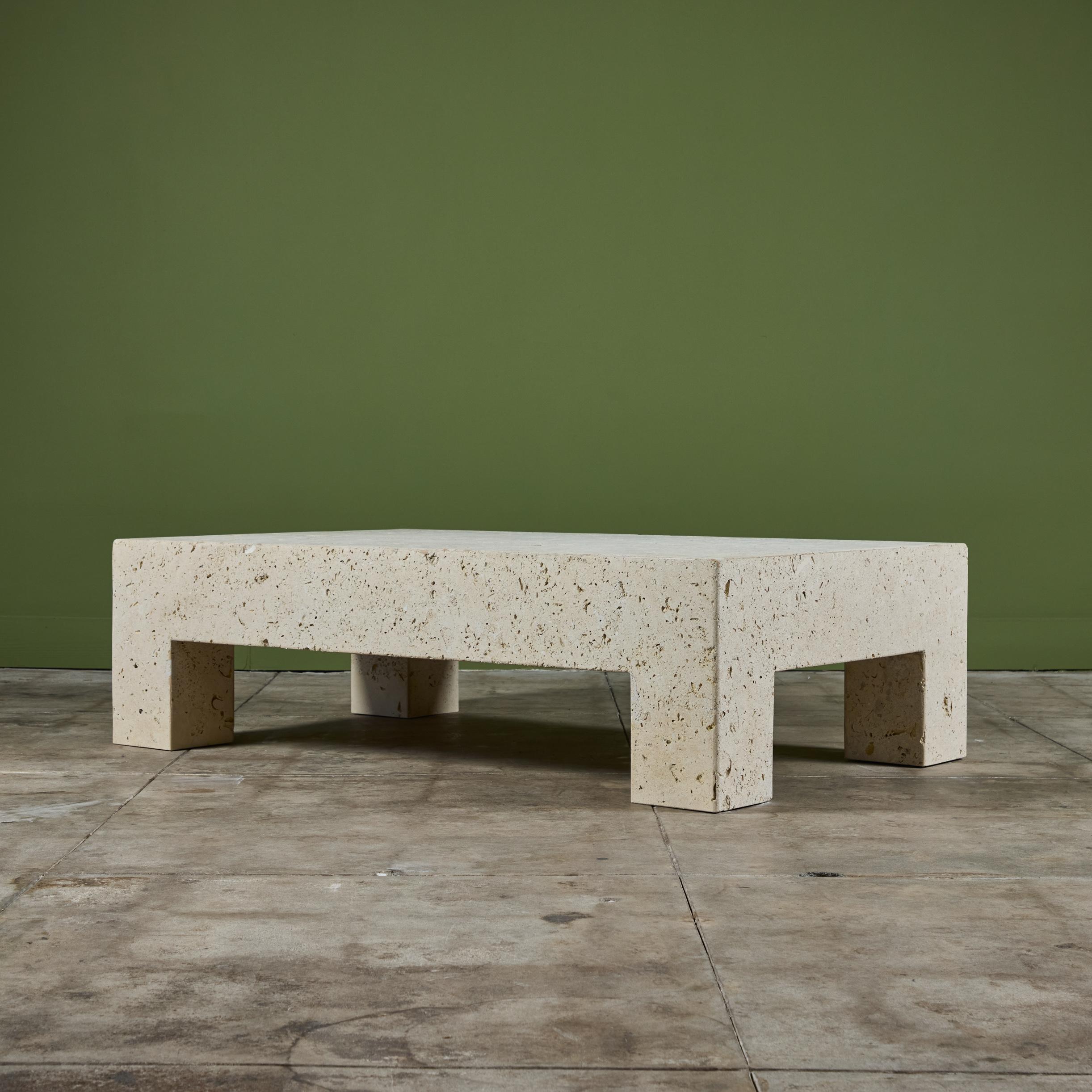 Américain Grande table basse rectangulaire Texas Cordova Shellstone en vente
