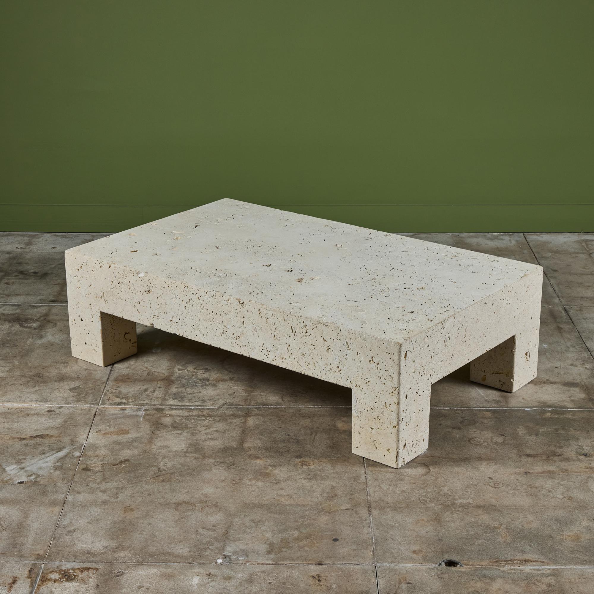 Grande table basse rectangulaire Texas Cordova Shellstone en vente 1
