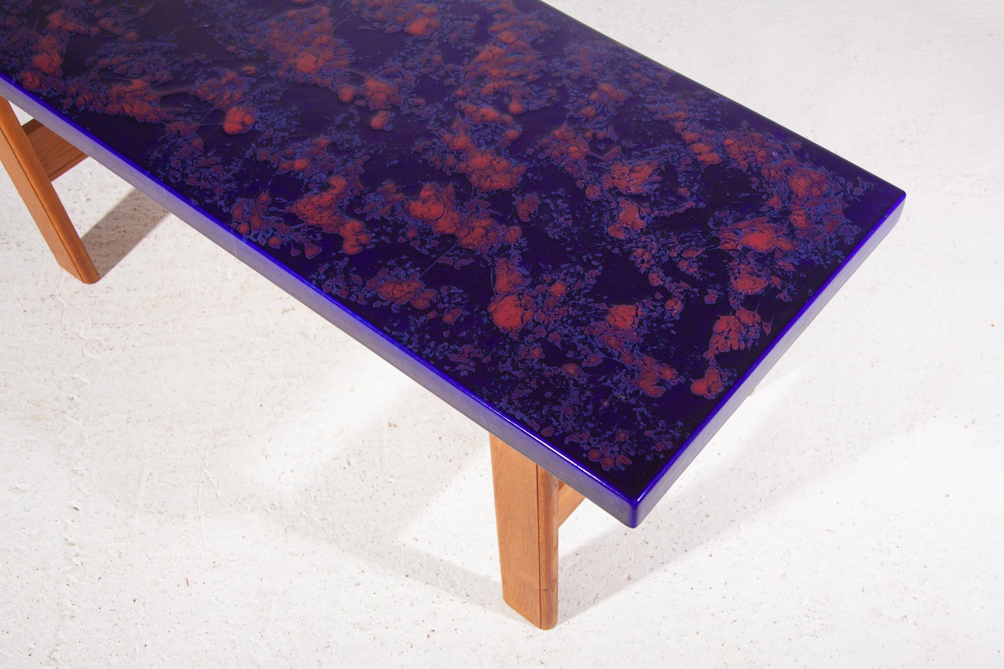 Fin du 20e siècle Grande table basse rectangulaire à plateau en céramique bleue et orange, années 1970 en vente