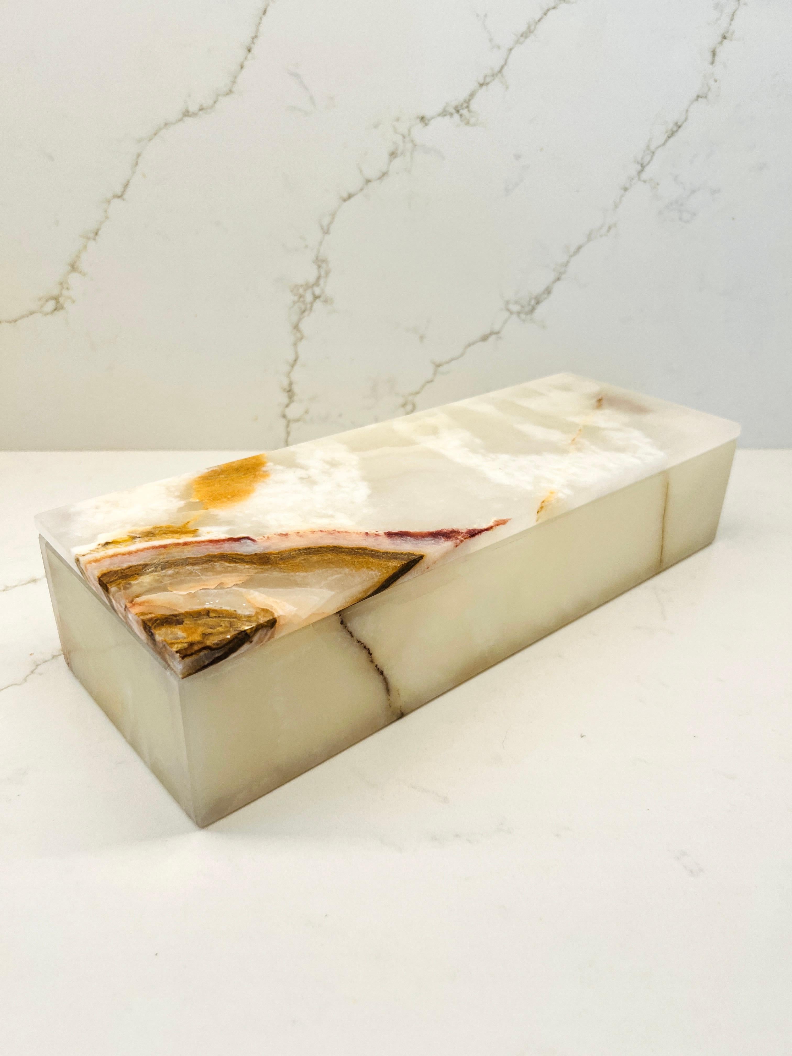 Large Rectangular White Onyx Box In Excellent Condition In Fort Lauderdale, FL