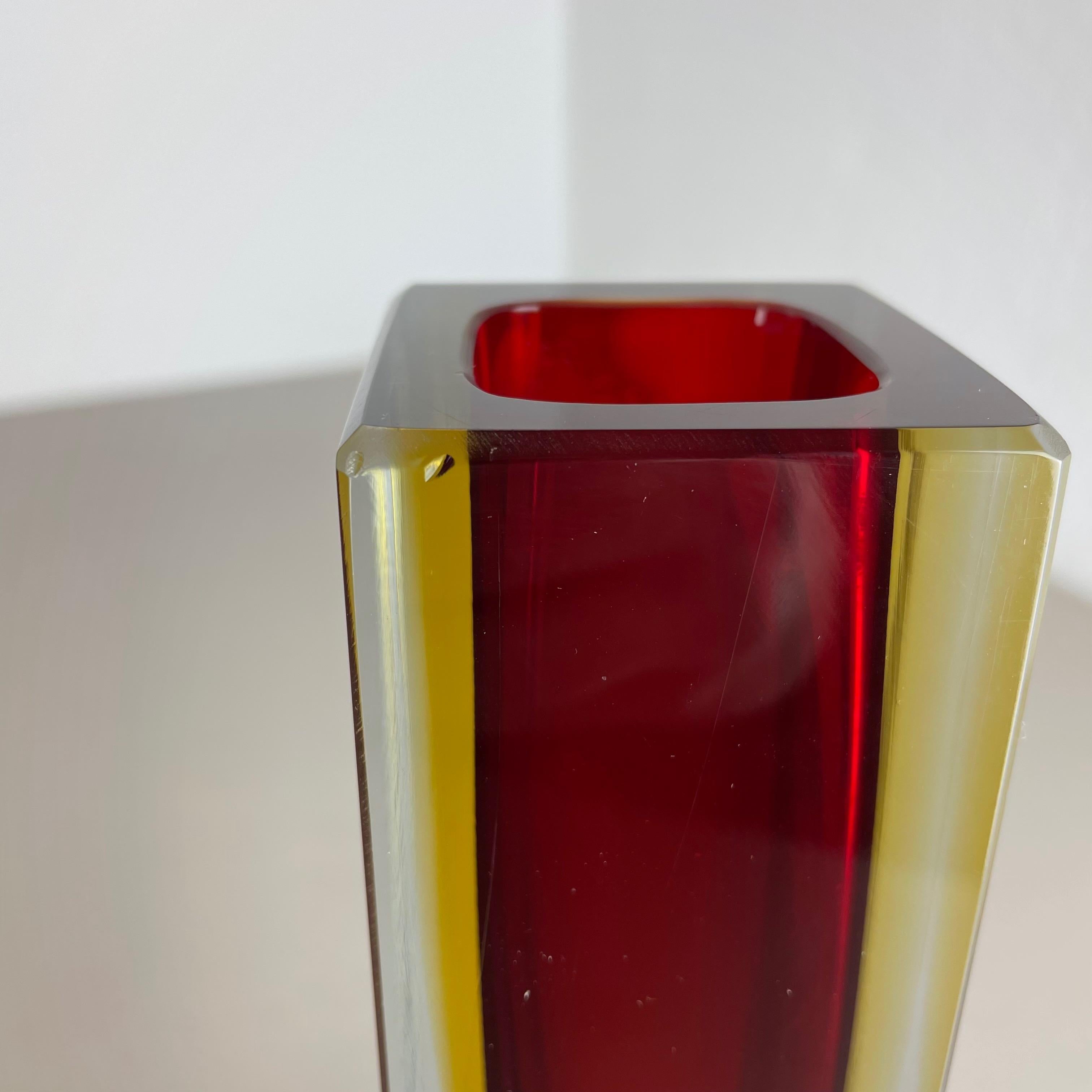 Grand vase cubique rouge en verre de Murano de 21 cm attribué à Flavio Poli, Italie, 1970 en vente 7
