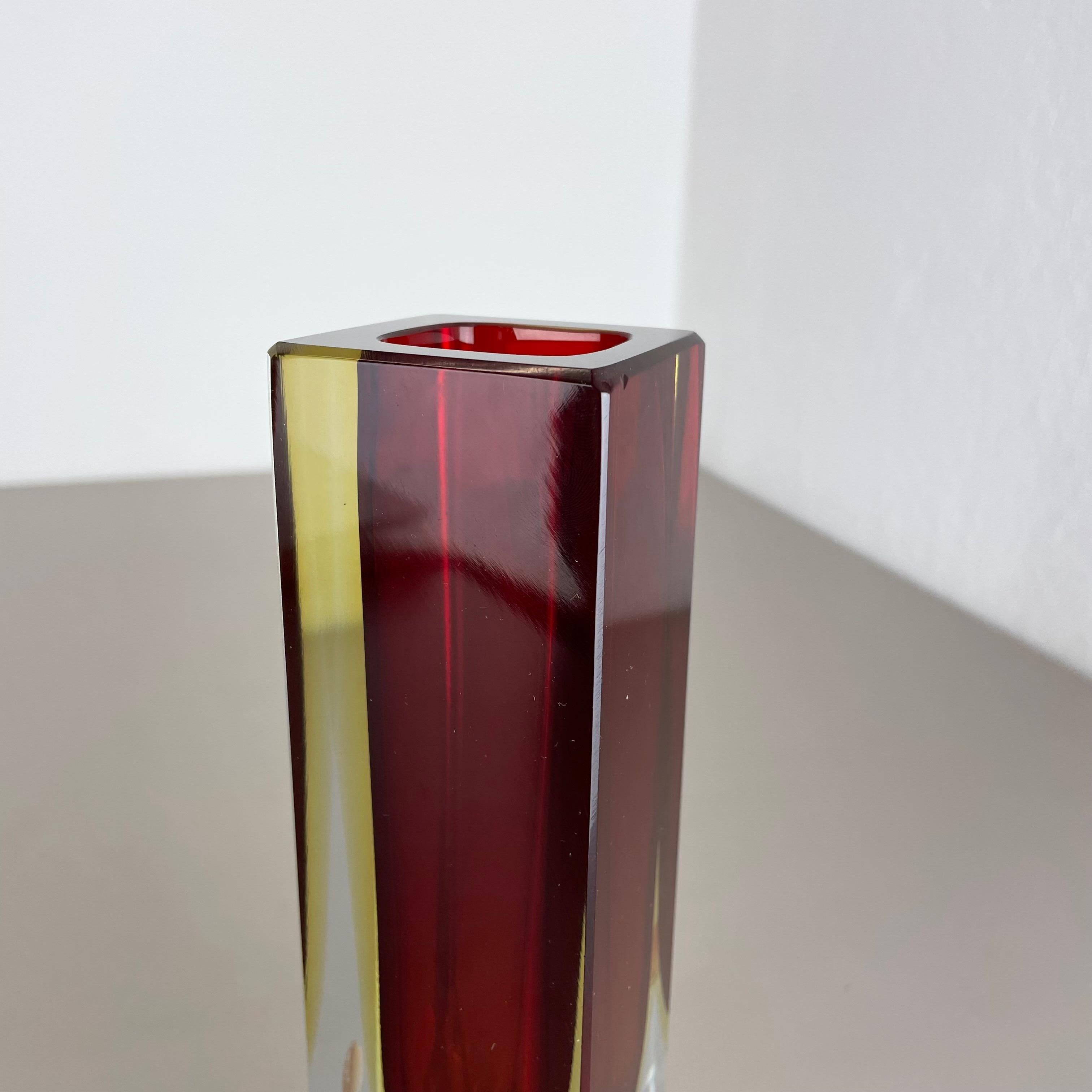 Grand vase cubique rouge en verre de Murano de 21 cm attribué à Flavio Poli, Italie, 1970 en vente 9