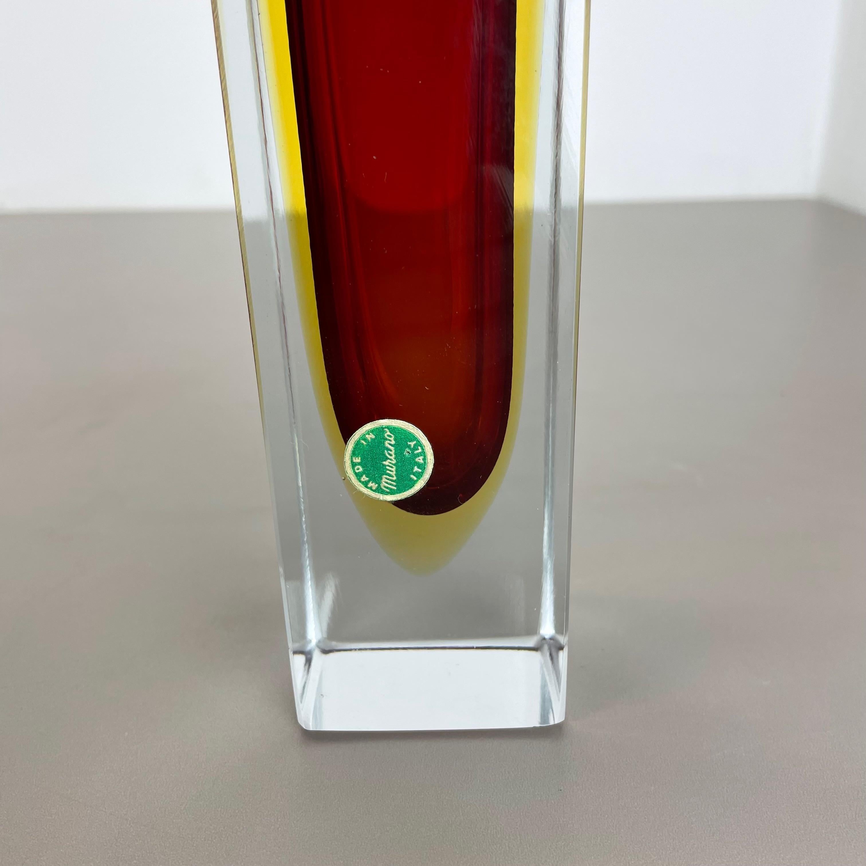 large red 21cm Murano Glass Sommerso Cube Vase Flavio Poli Attr., Italy, 1970 In Good Condition For Sale In Kirchlengern, DE