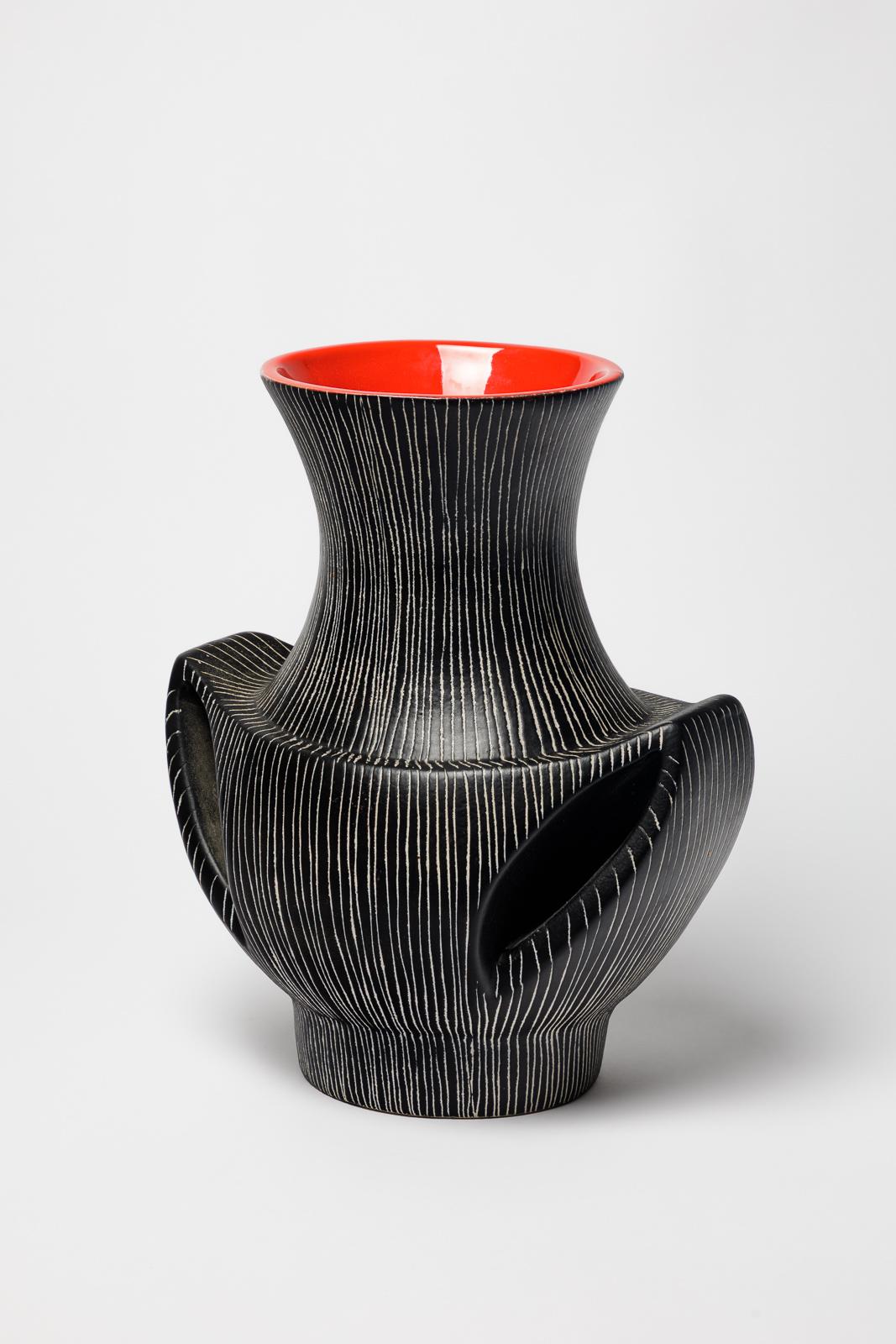 Mid-Century moderno Large red and black 20th century design ceramic vase by Jean de Lespinasse 1960 in vendita