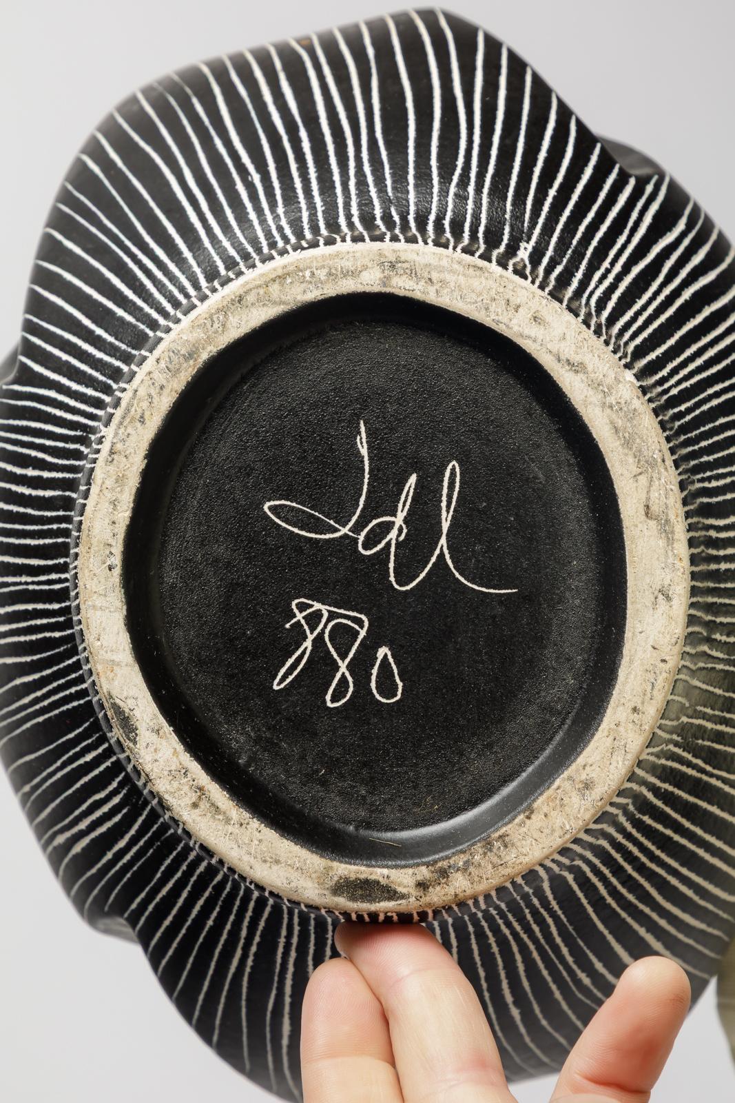 Ceramica Large red and black 20th century design ceramic vase by Jean de Lespinasse 1960 in vendita