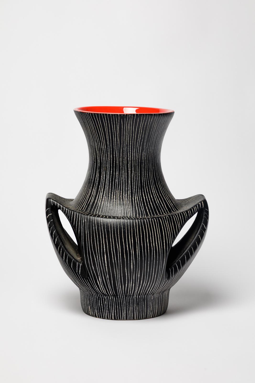 Large red and black 20th century design ceramic vase by Jean de Lespinasse 1960 in vendita 1