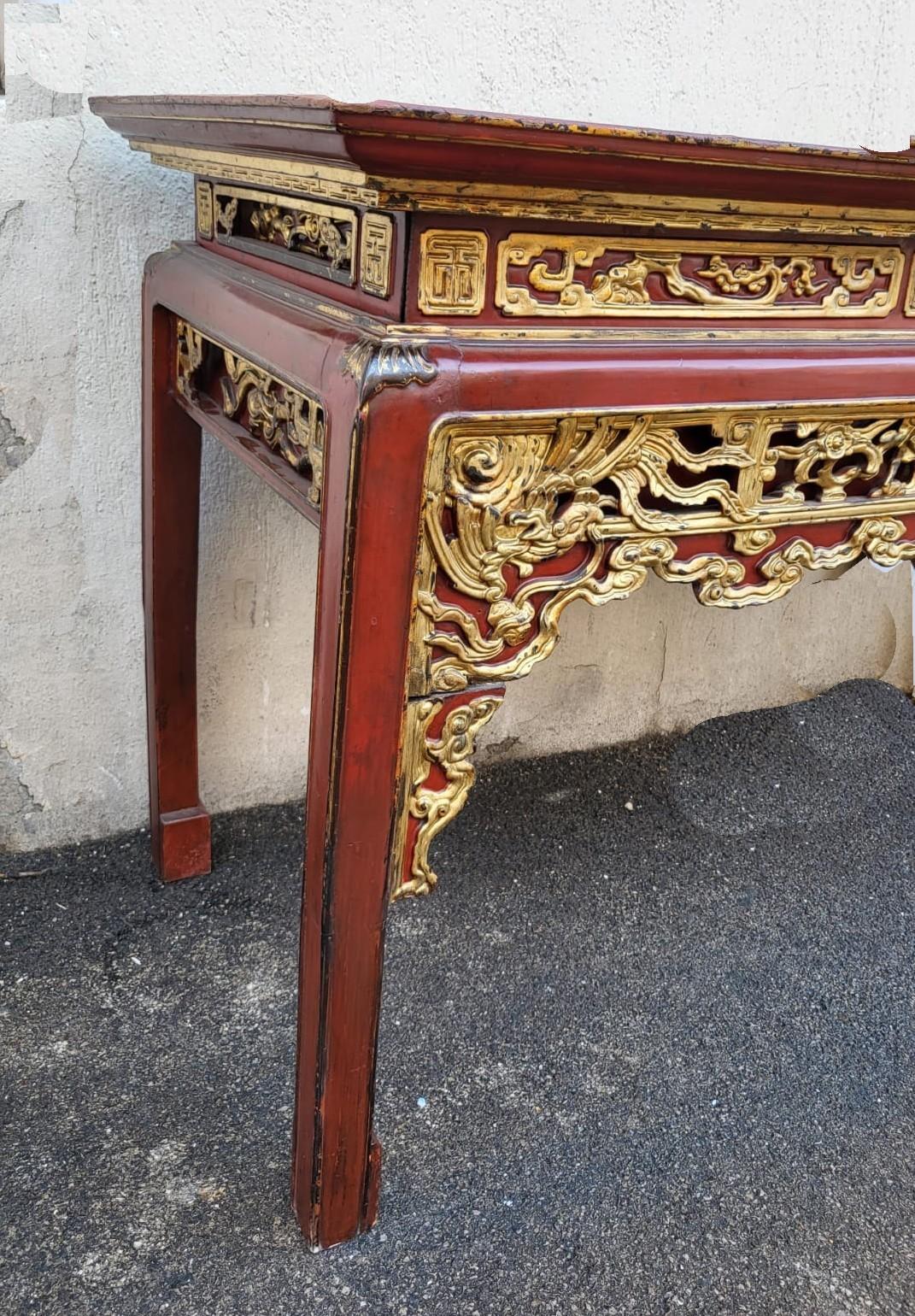 Large Red And Gold Lacquered Center Console, China 19th Century For Sale 4