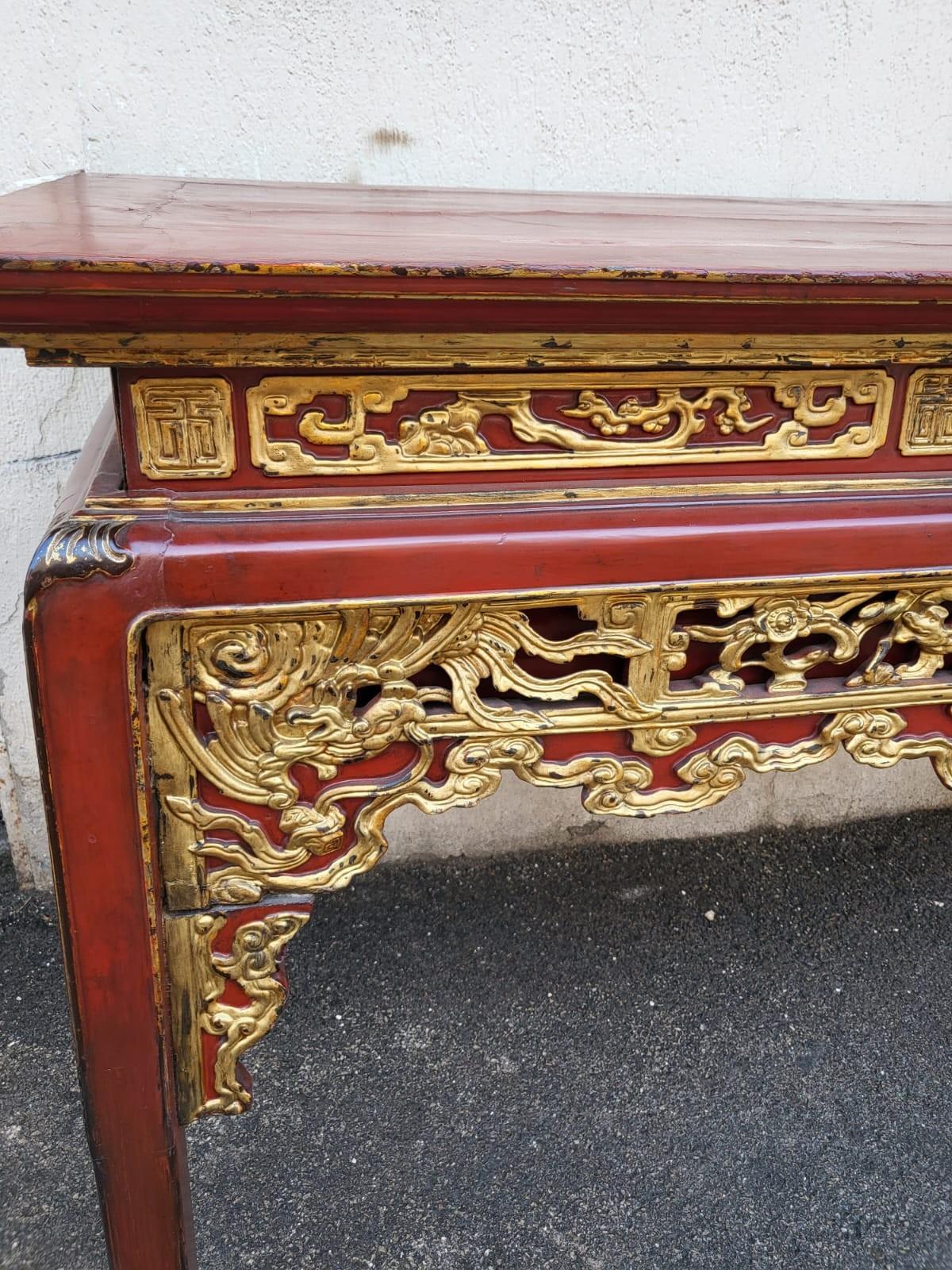 Large Red And Gold Lacquered Center Console, China 19th Century For Sale 7