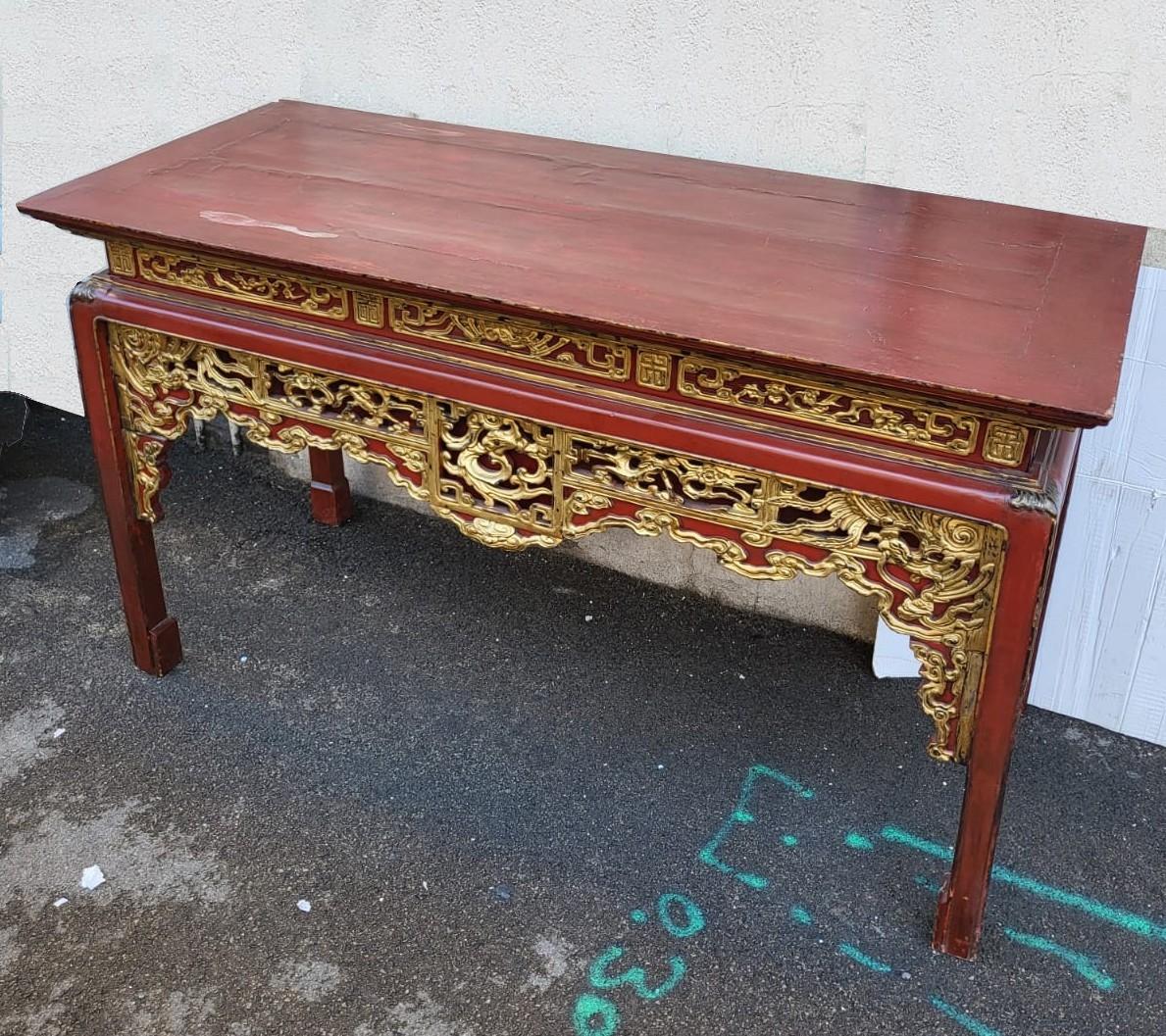 Large Red And Gold Lacquered Center Console, China 19th Century For Sale 8