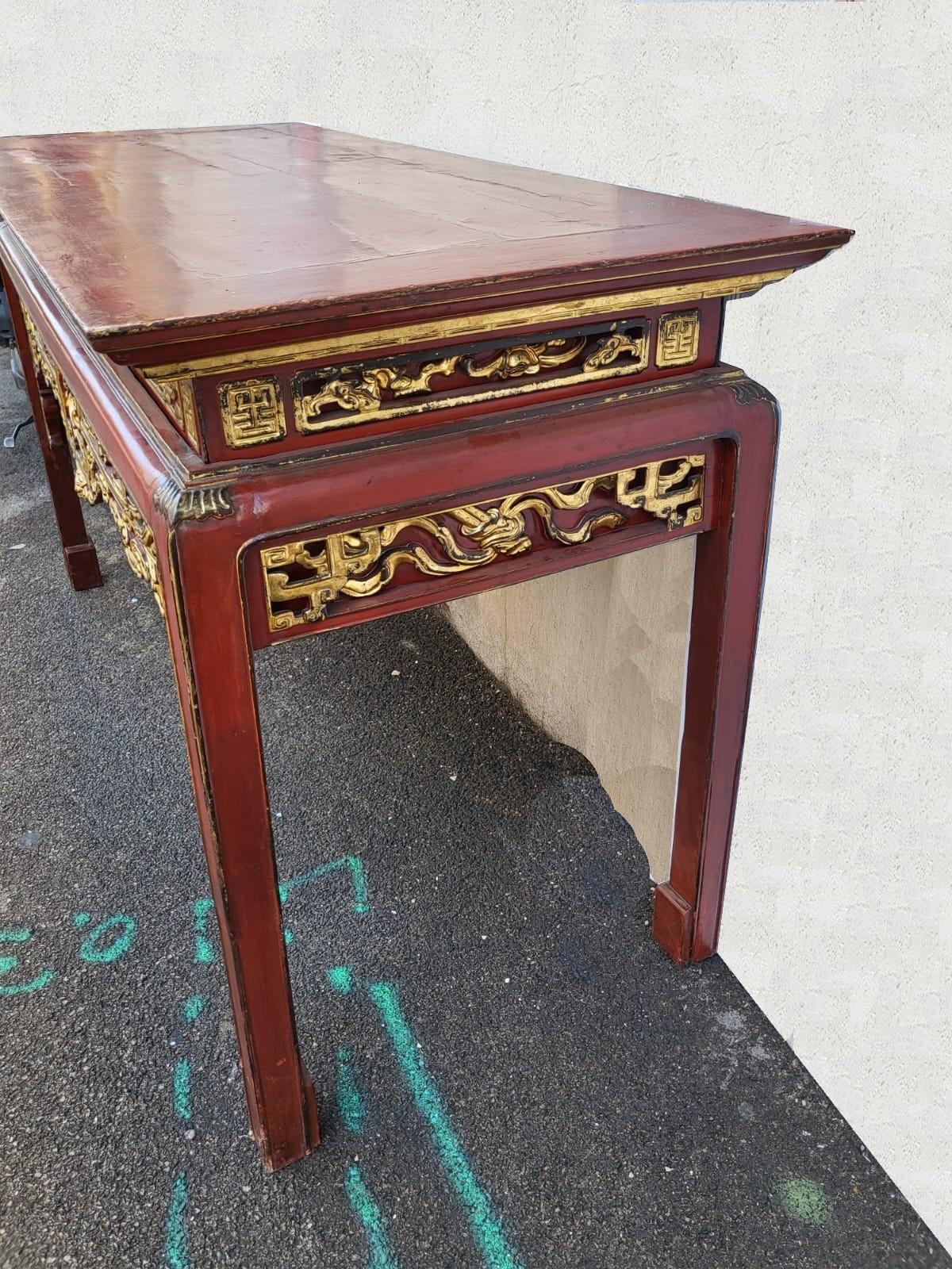 Large Red And Gold Lacquered Center Console, China 19th Century In Good Condition For Sale In MARSEILLE, FR