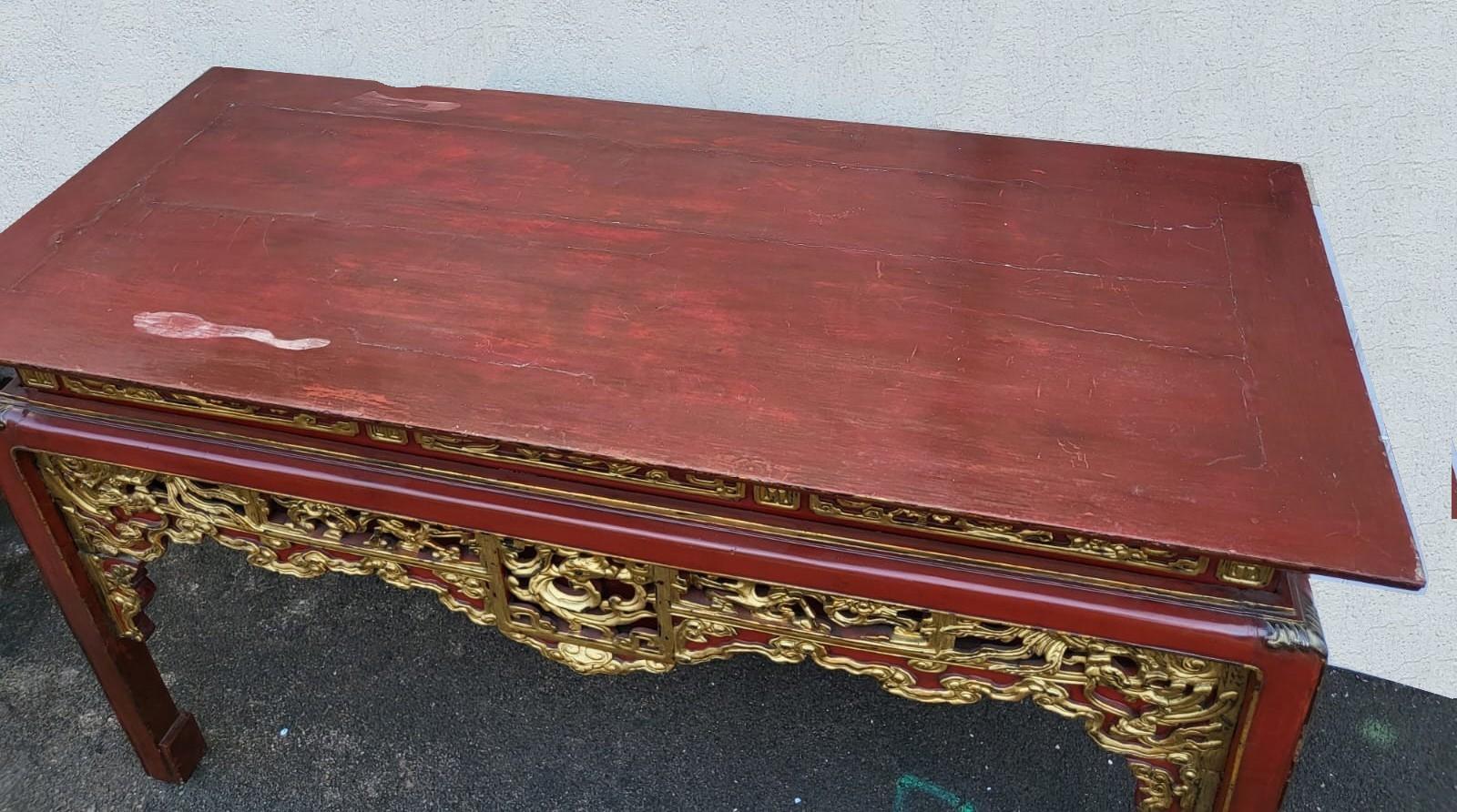 Large Red And Gold Lacquered Center Console, China 19th Century For Sale 2