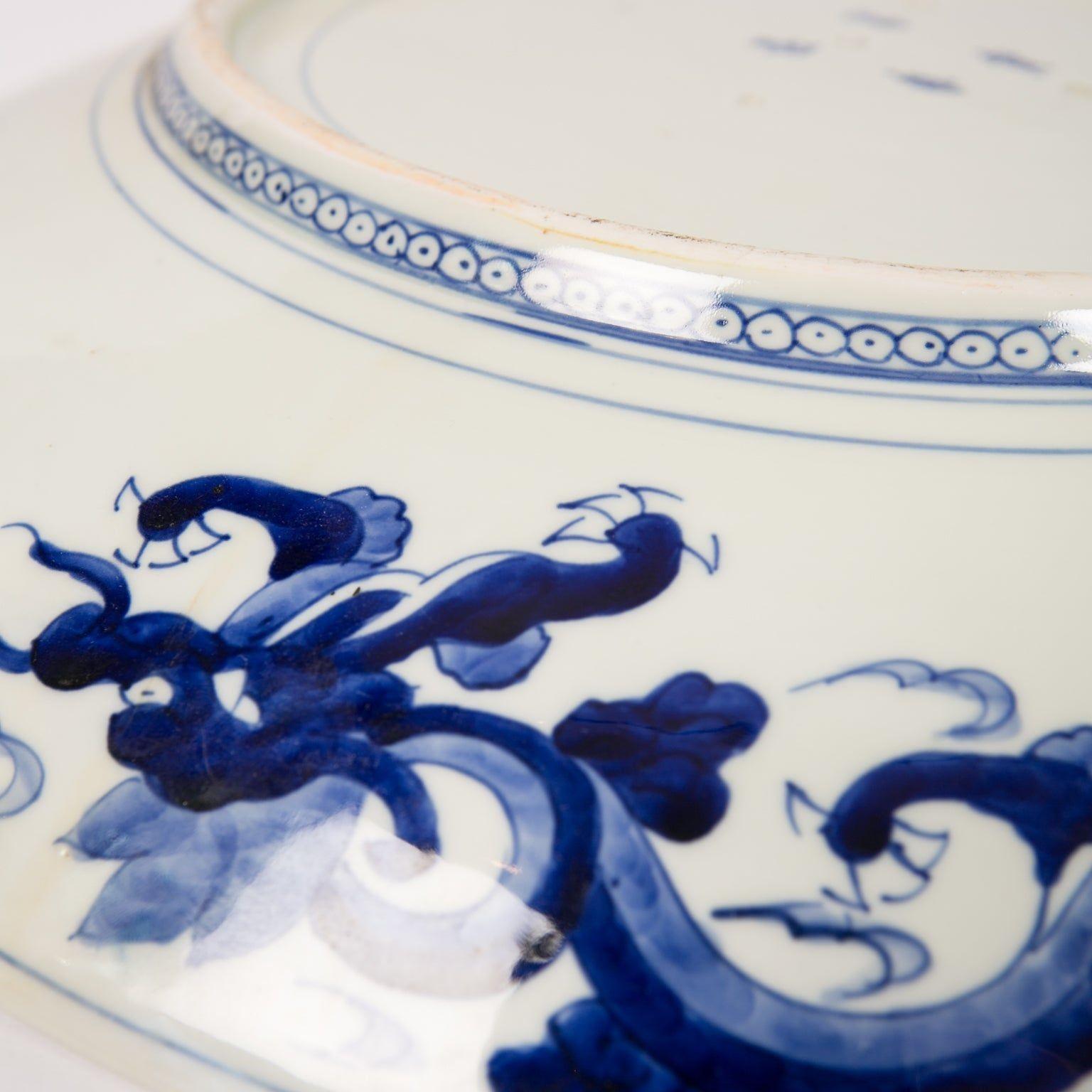 Große große rote antike japanische niedrige Schale, handbemalte Kinder beim Spielen, um 1885 im Angebot 2