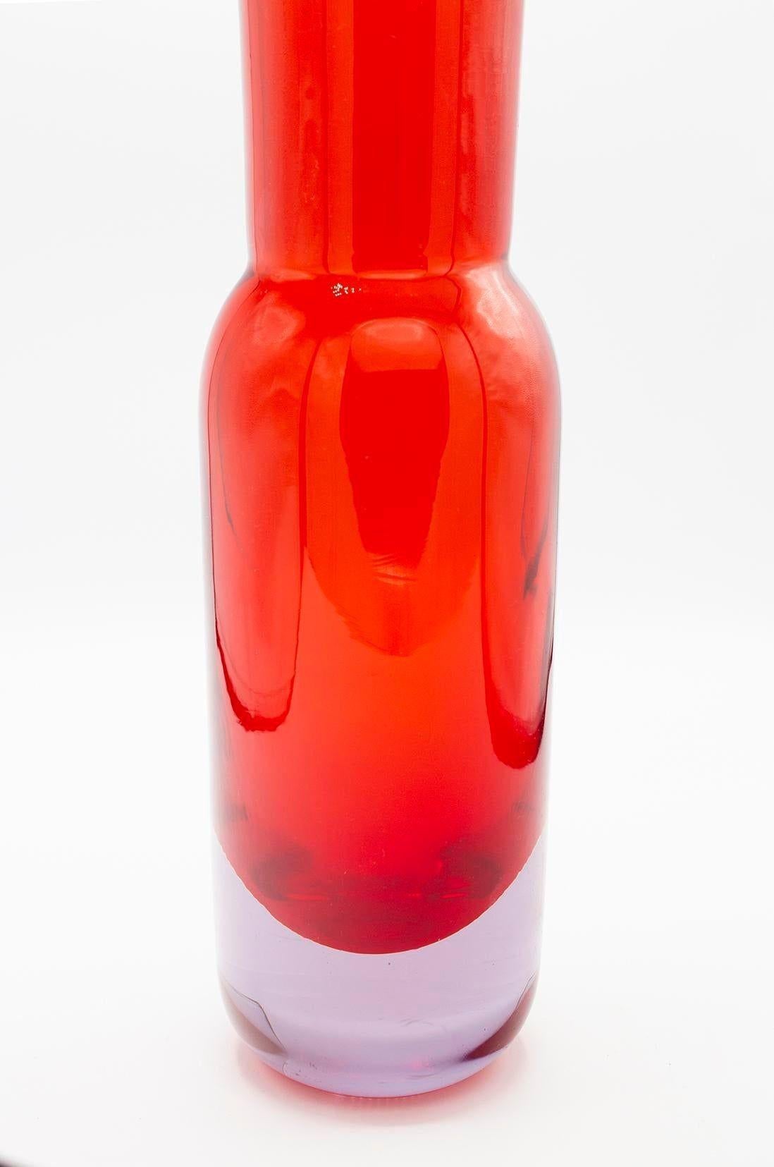 Große rote Vase aus Kunstglas (Glas) im Angebot