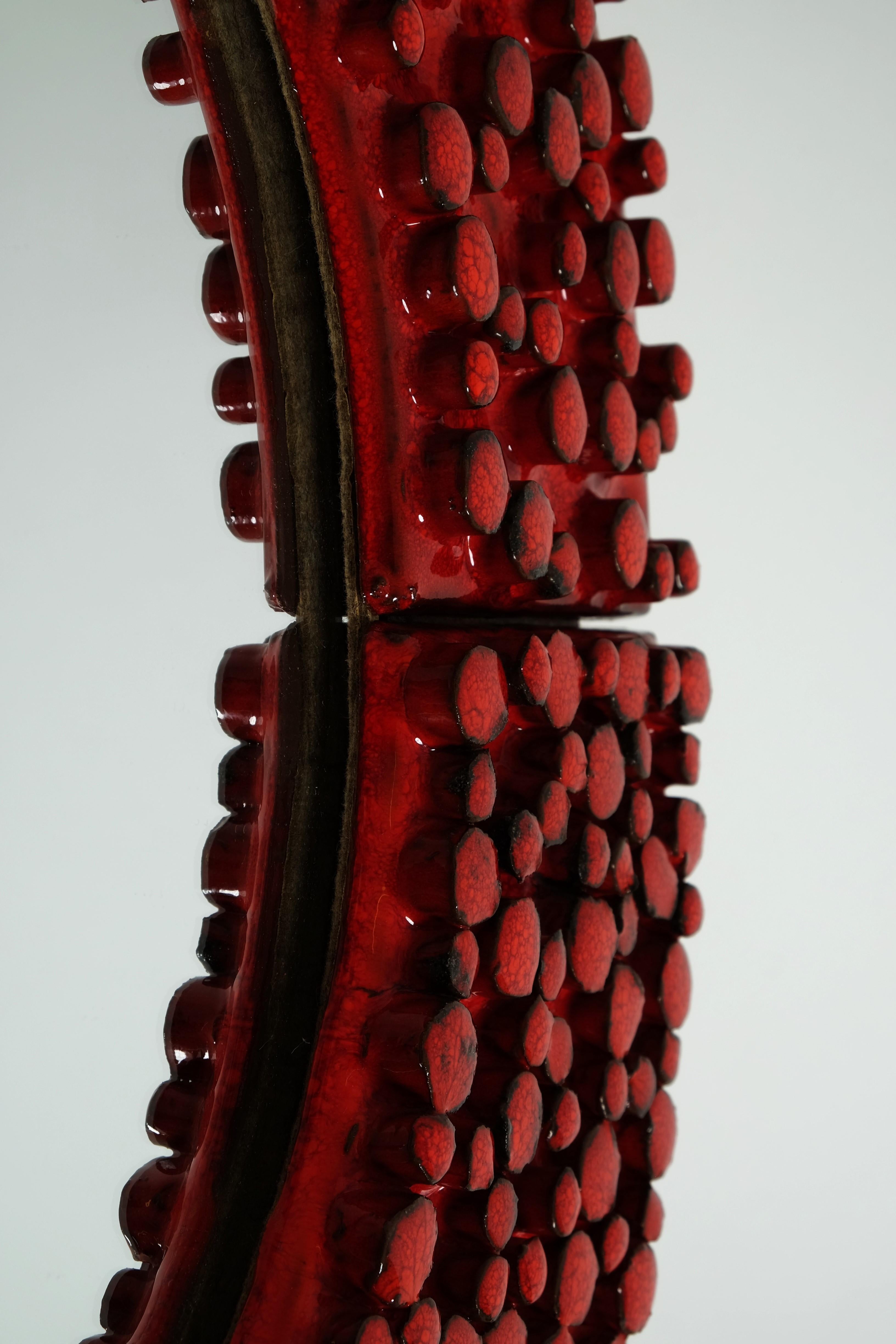 Grande specchio in ceramica rossa di Oswald Tieberghien, Belgio, anni '70 in vendita 7
