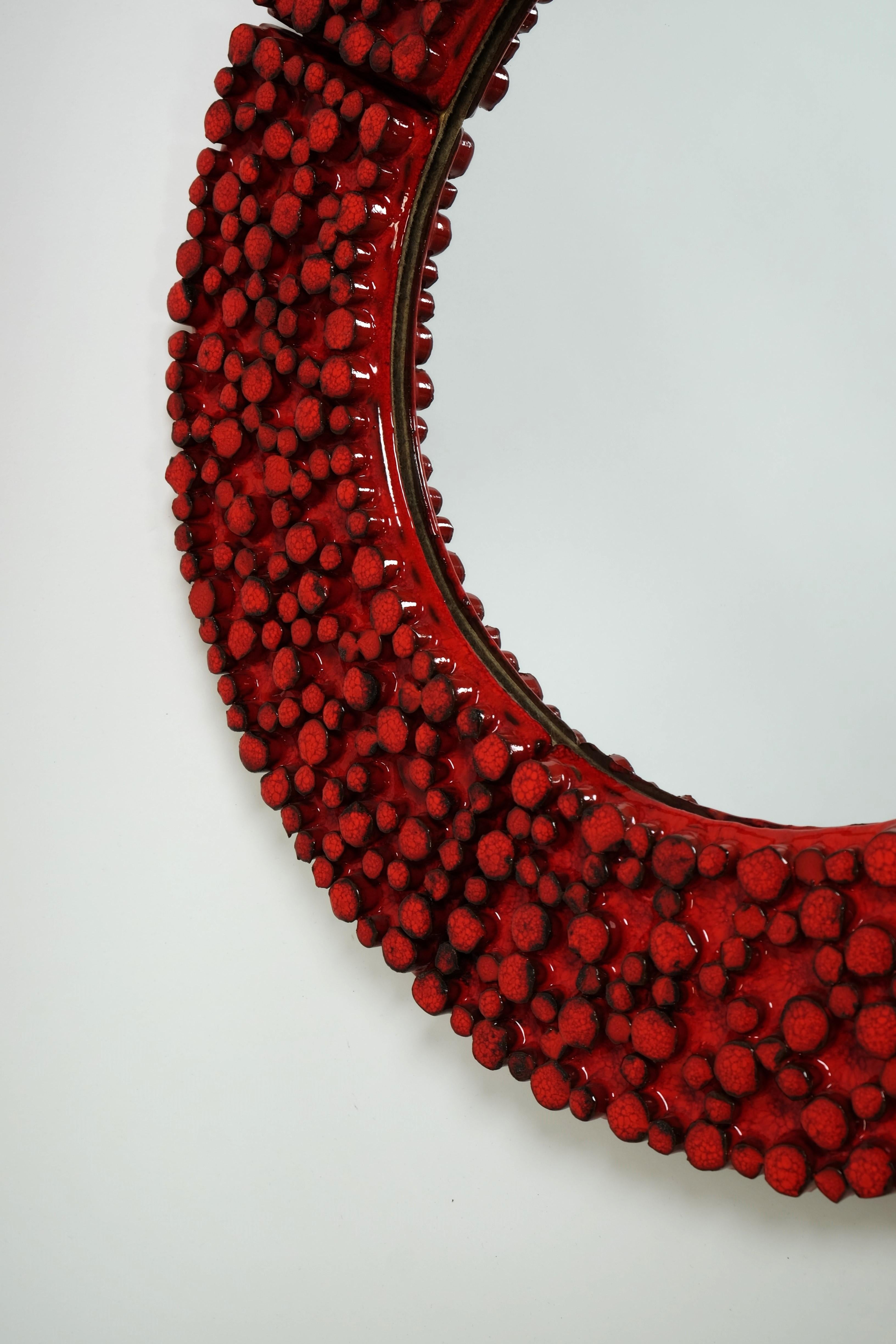 Fine XX secolo Grande specchio in ceramica rossa di Oswald Tieberghien, Belgio, anni '70 in vendita