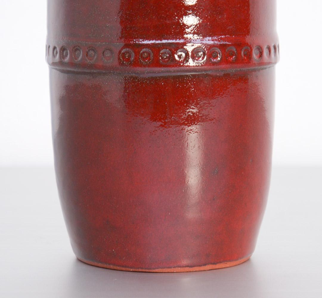 This large red ceramic vase can be dated in the late 1960s.
It is made by Leon Goossens. The deep red bright glaze is beautiful.
This vase is very nice shaped. It is in mint condition.

Bibliography: Heiremans, M., Art Ceramics. Pioneers in