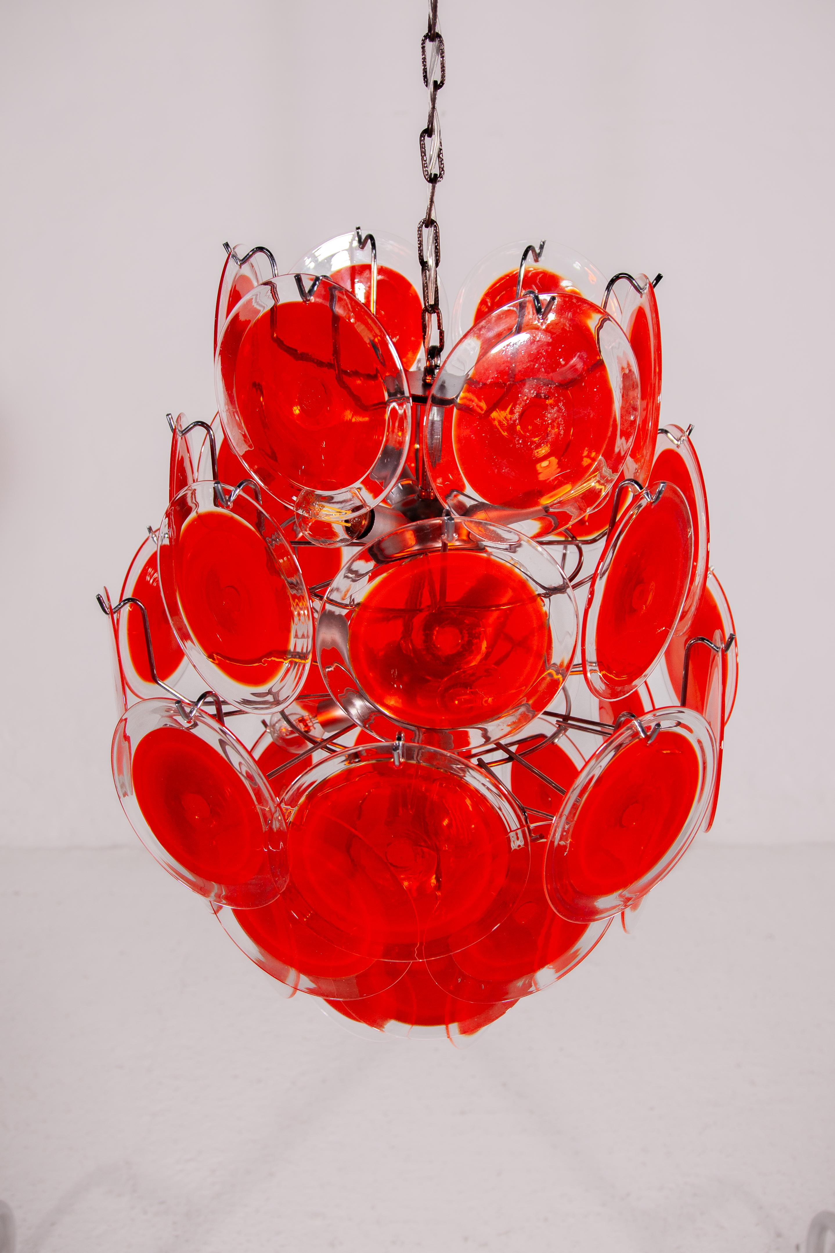 Italiano Large RED Disk Hand Blown Vistosi 1960s Chandelier, Italy in vendita