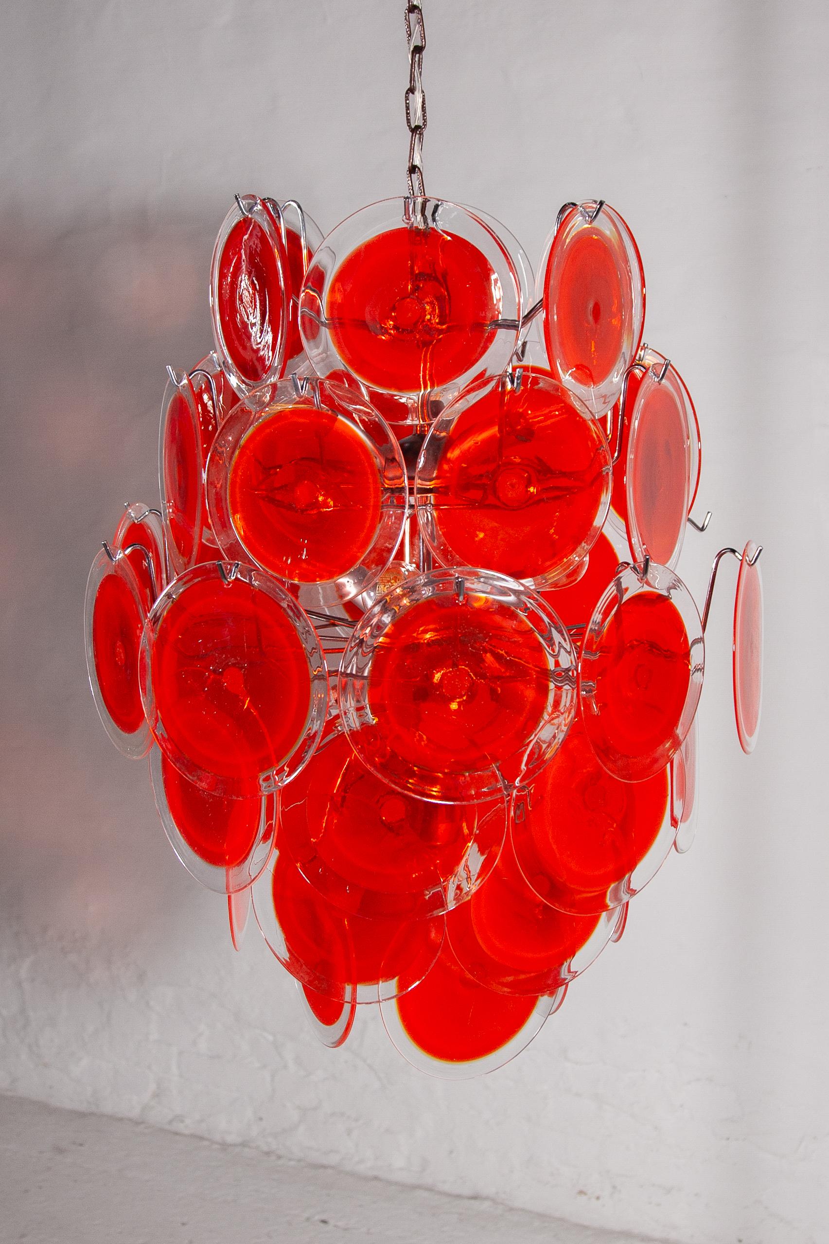 Large RED Disk Hand Blown Vistosi 1960s Chandelier, Italy In condizioni buone in vendita a Antwerp, BE