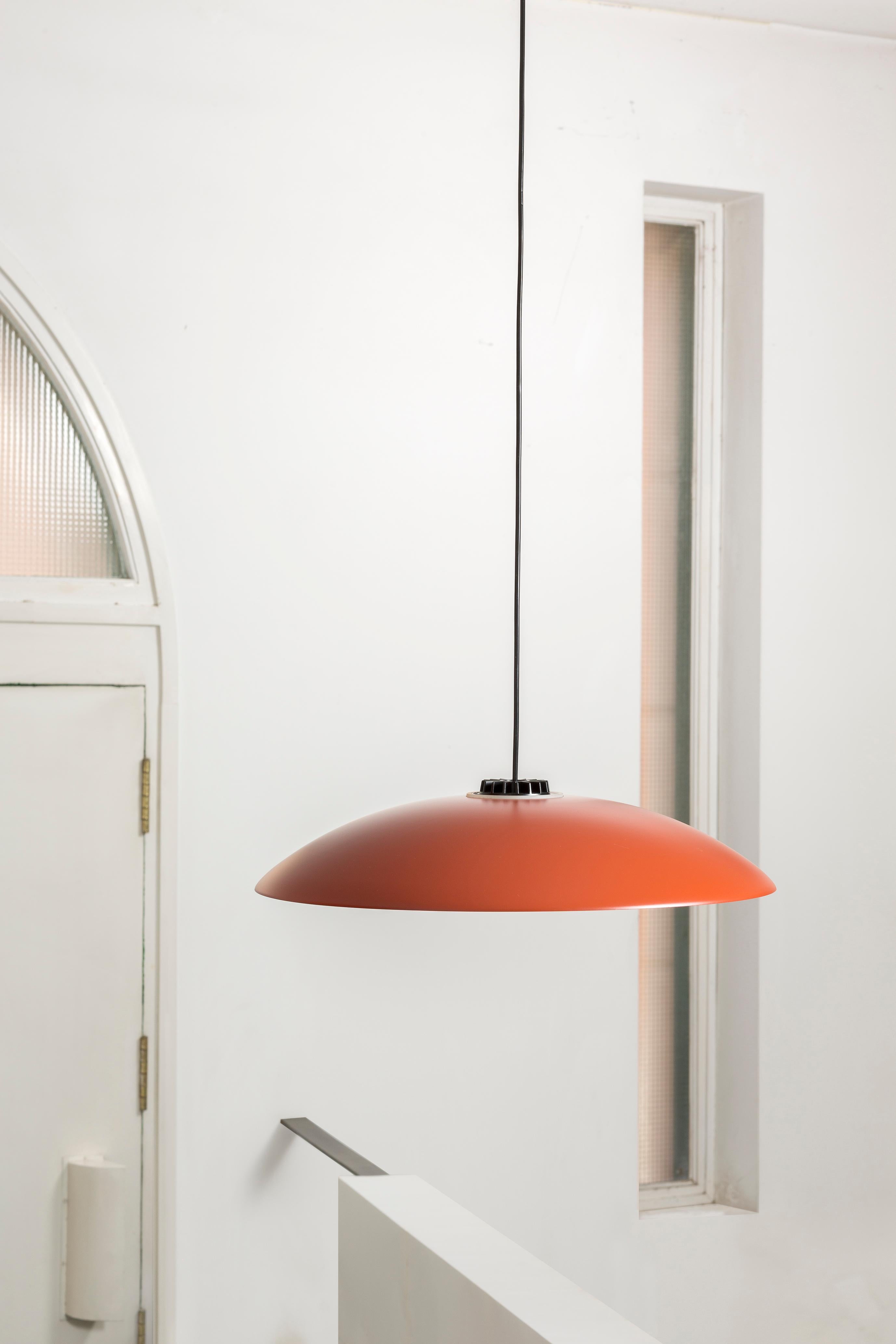 Large Red HeadHat Plate Pendant Lamp by Santa & Cole In New Condition For Sale In Geneve, CH