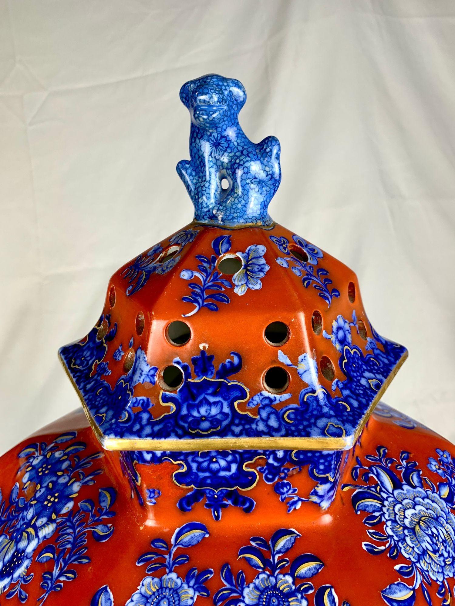 Large Red English Jar with Blue and Gold Chinoiserie Decoration Circa 1820 4